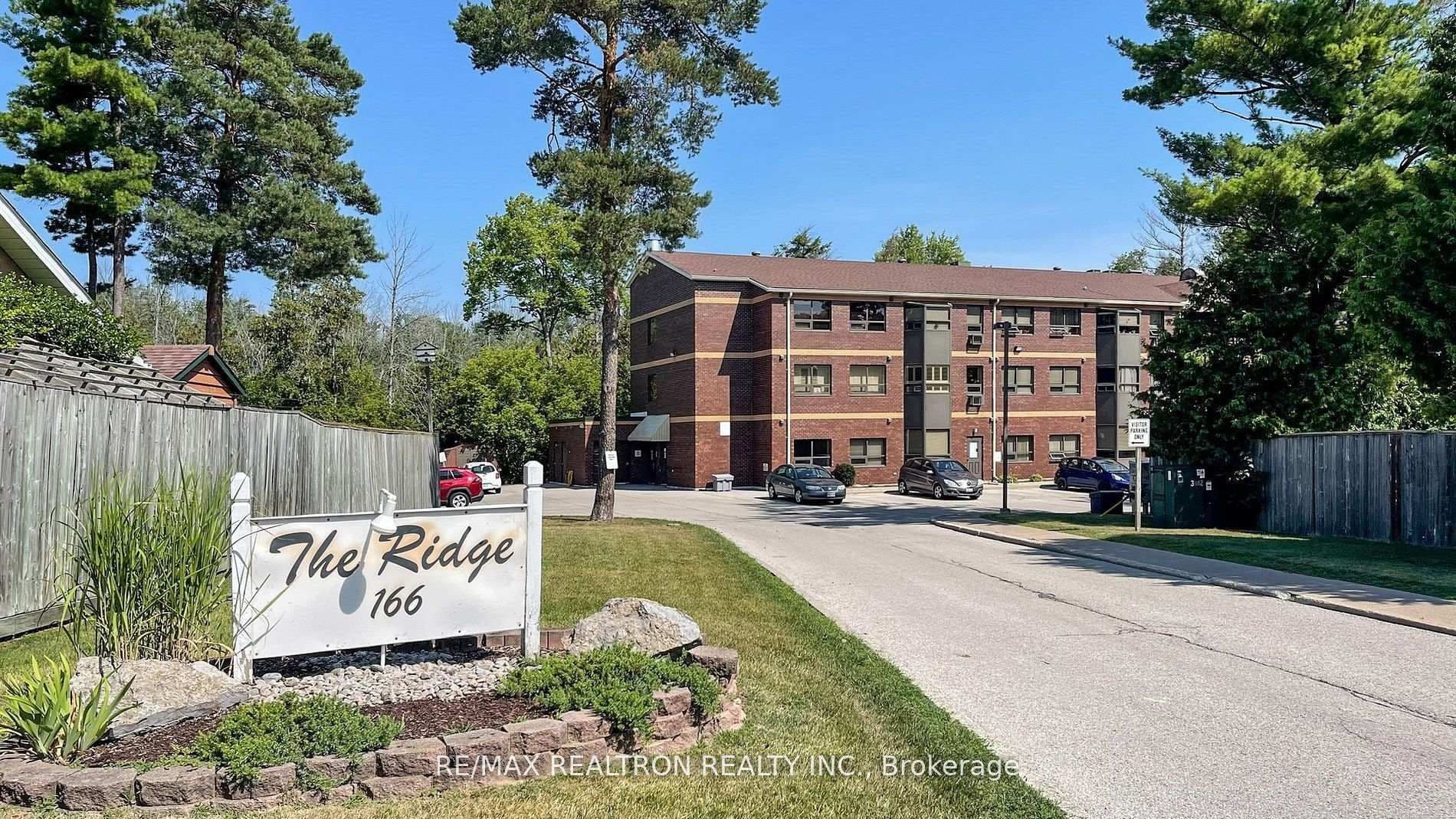 166 Olive Street 210, East Gwillimbury, ON L9N 1M9