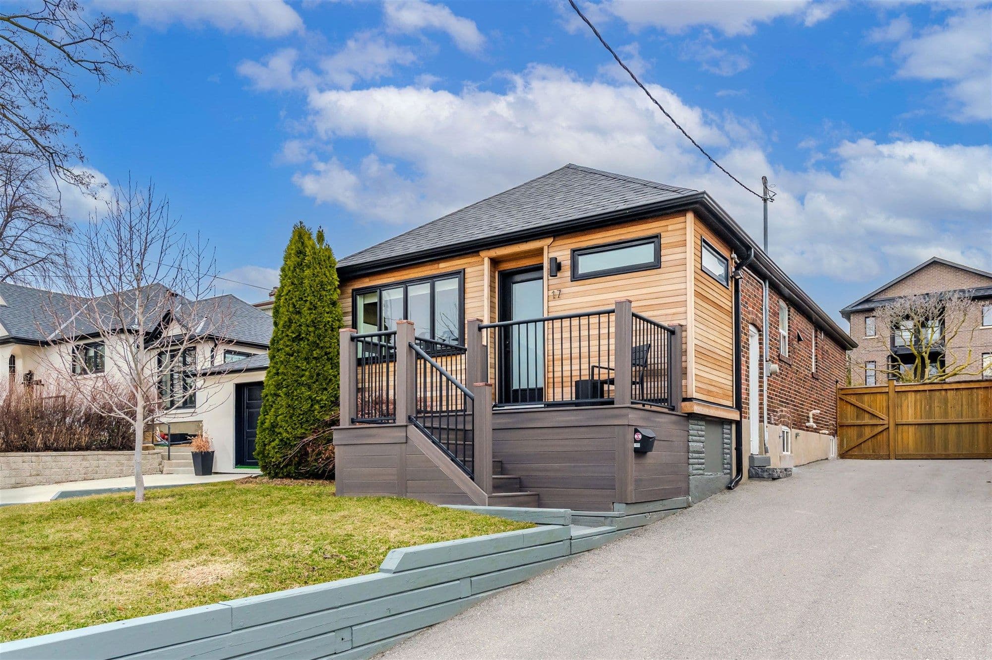 17 Claybrooke Street, Toronto W04, ON M6M 3P6