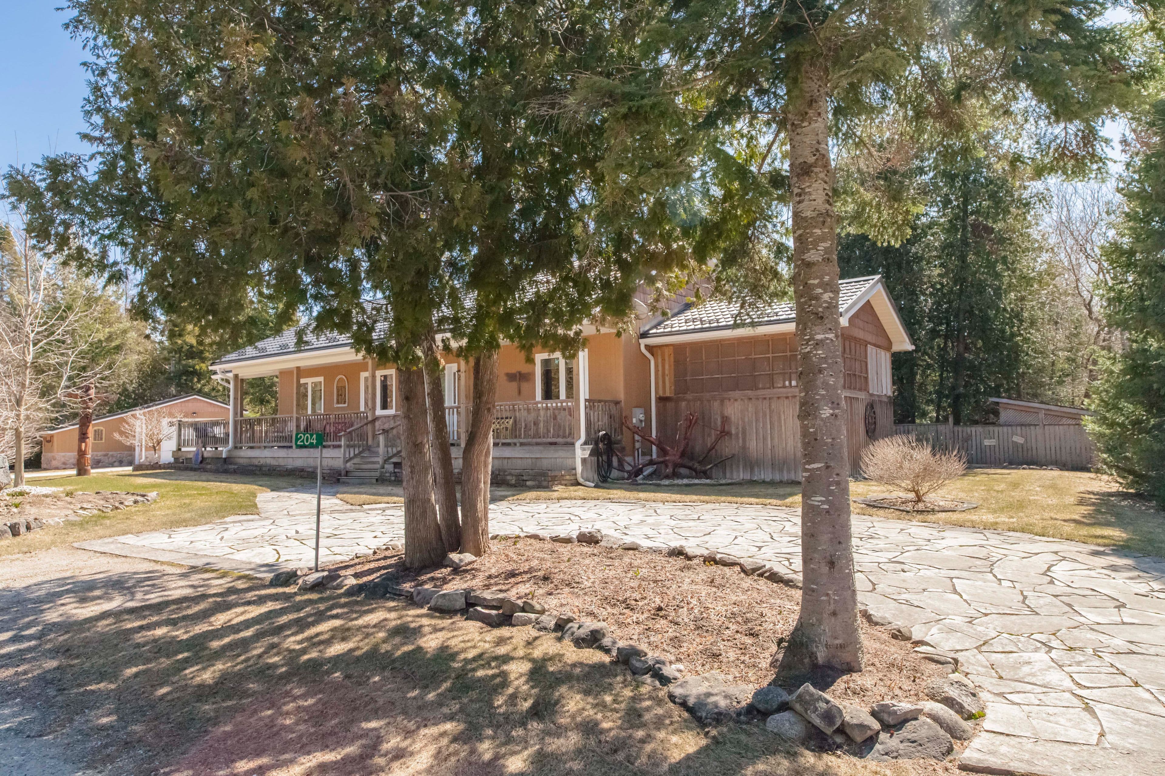 204 Seventh Street N, South Bruce Peninsula, ON N0H 2G0