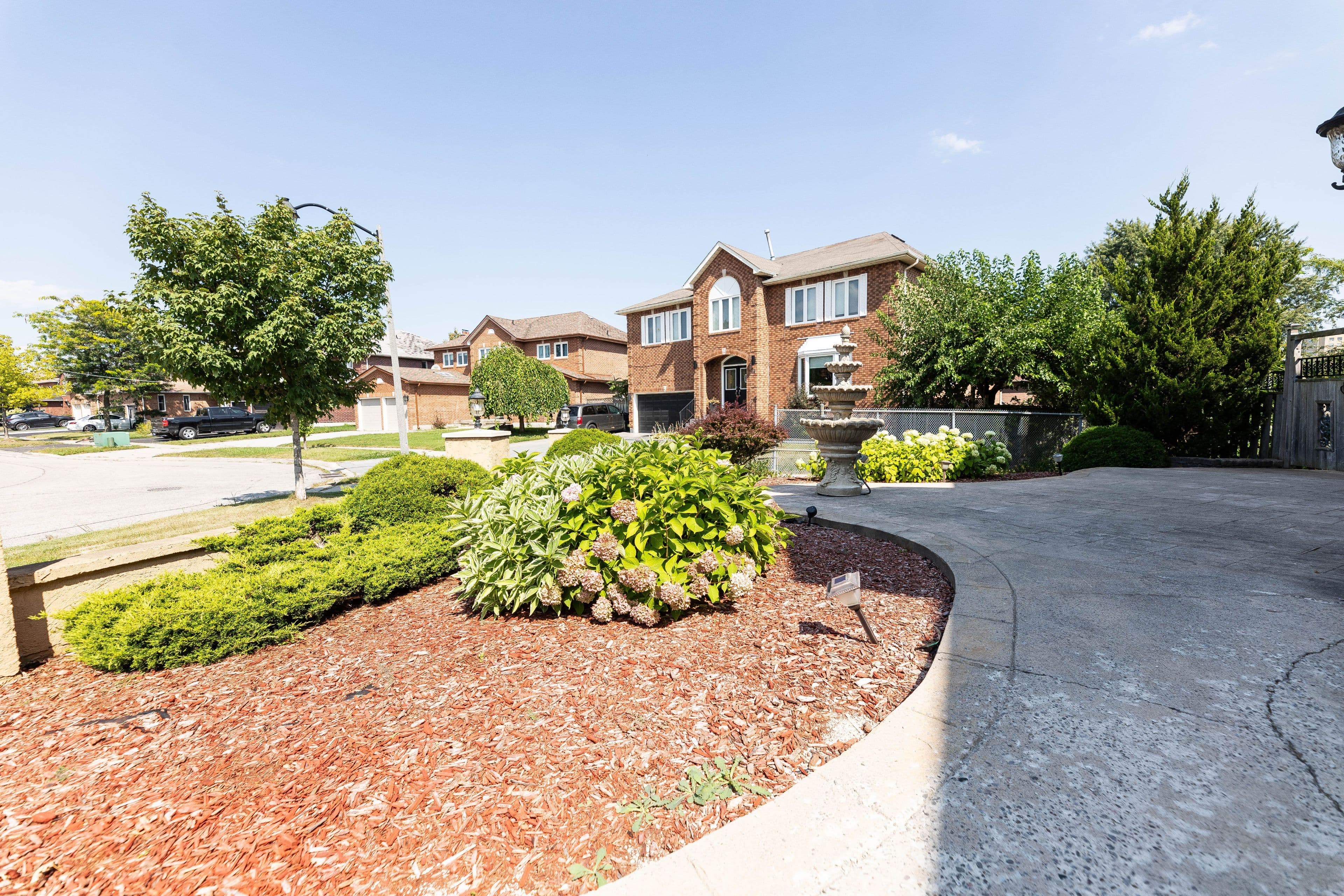23 Leah Crescent, Ajax, ON L1T 3J2