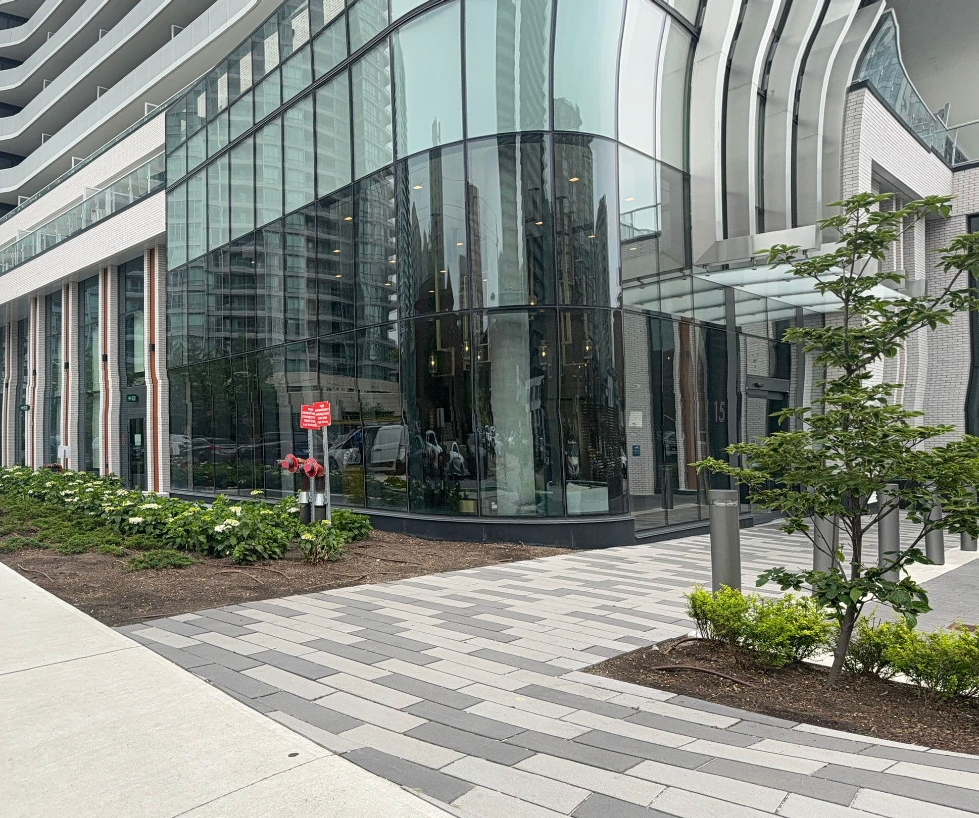 15 Holmes Avenue 407, Toronto C14, ON M2N 4L8