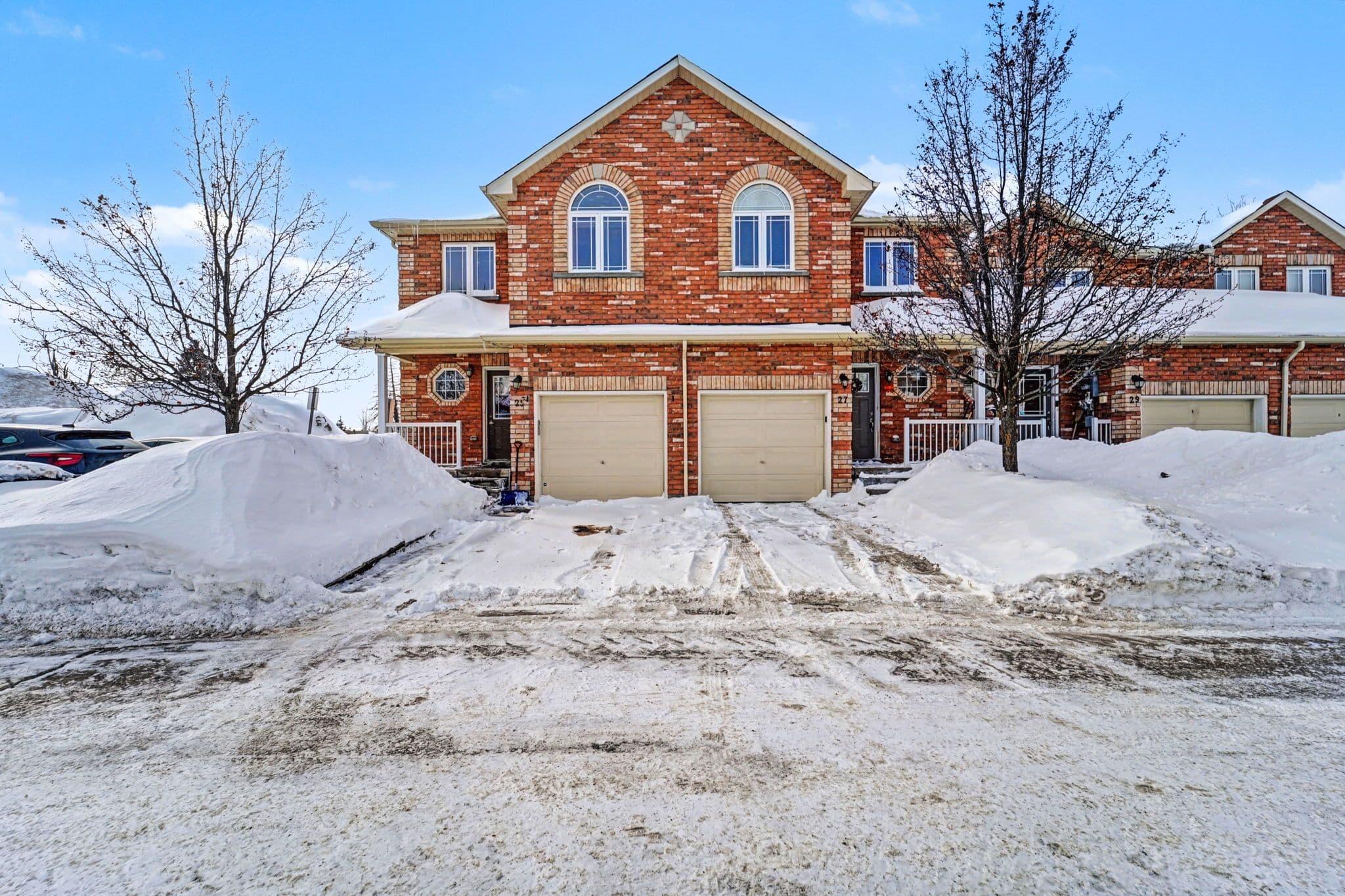 25 Southwoods Crescent 25, Barrie, ON L4N 9P8