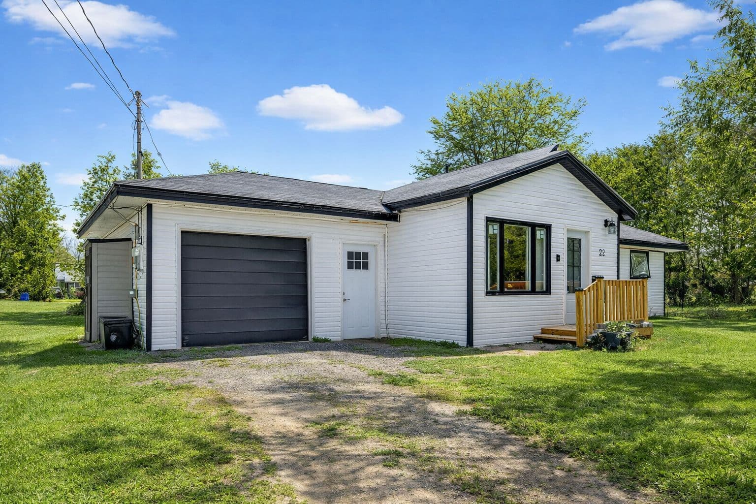 22 Second Street, Georgina, ON L0E 1E0