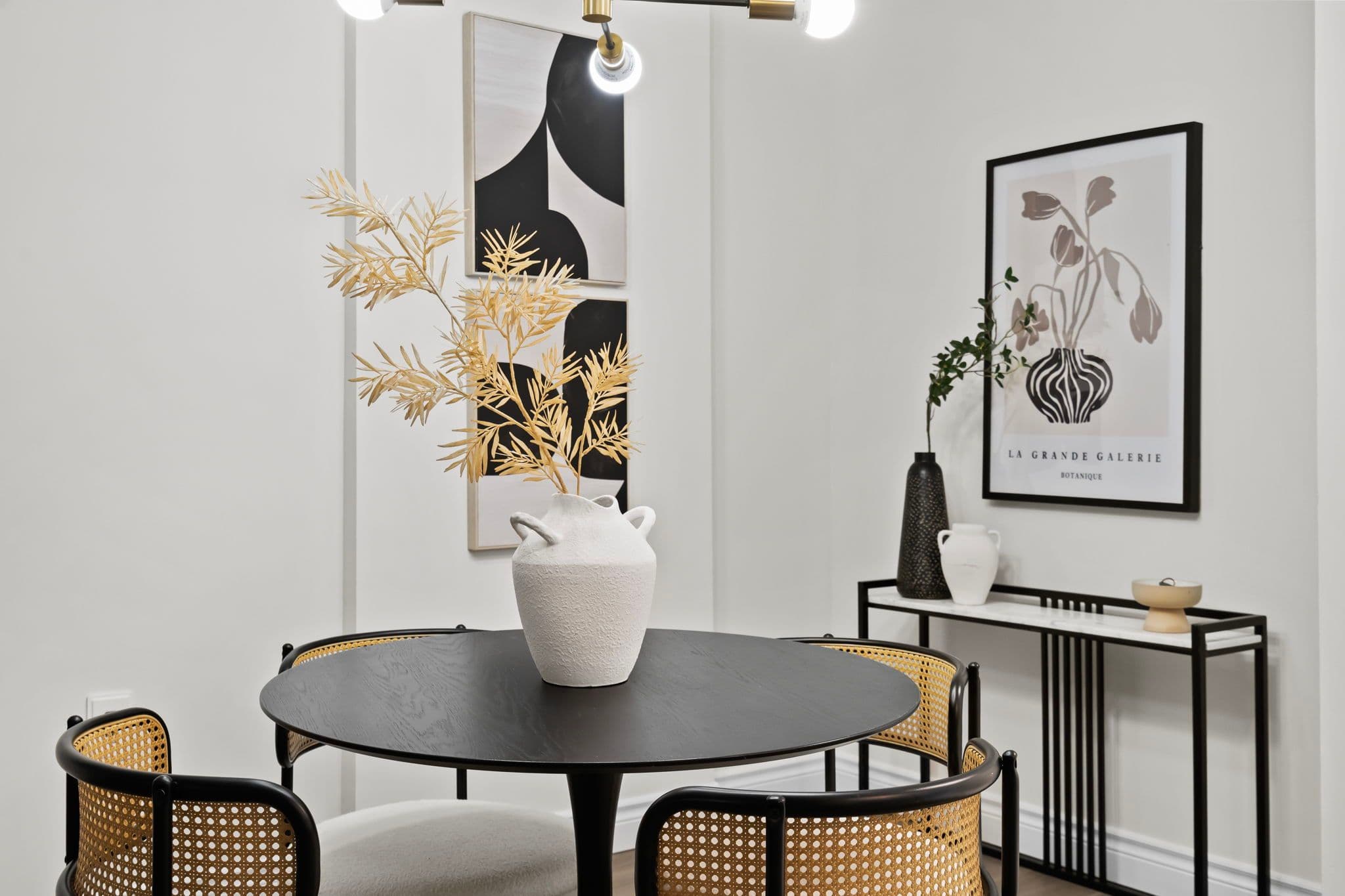 25 Fairview Road W 707, Mississauga, ON L5B 3Y8