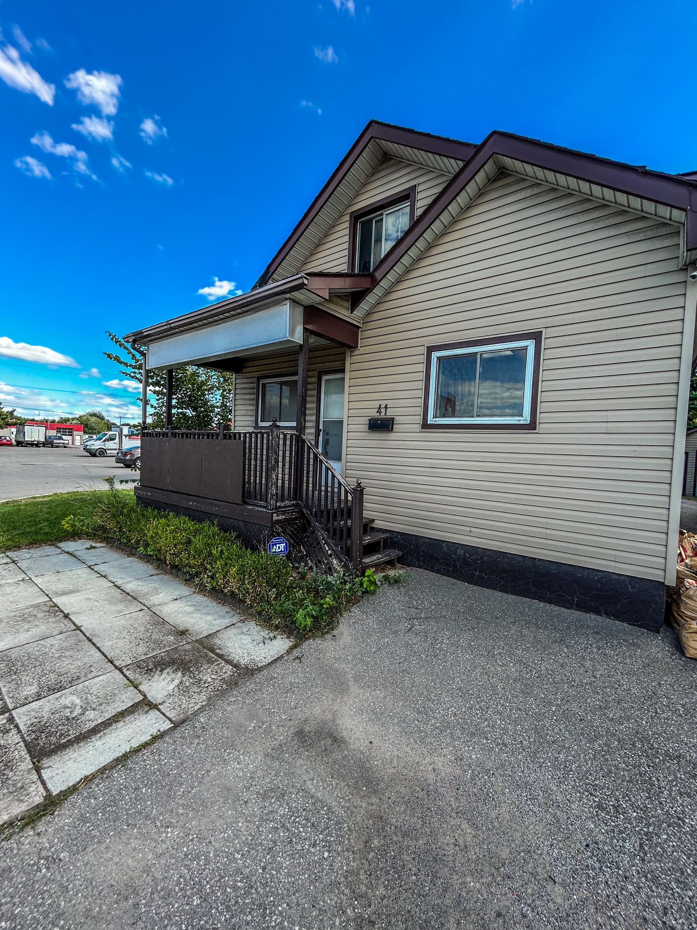 41 Bloor Street E, Oshawa, ON L1H 3L9