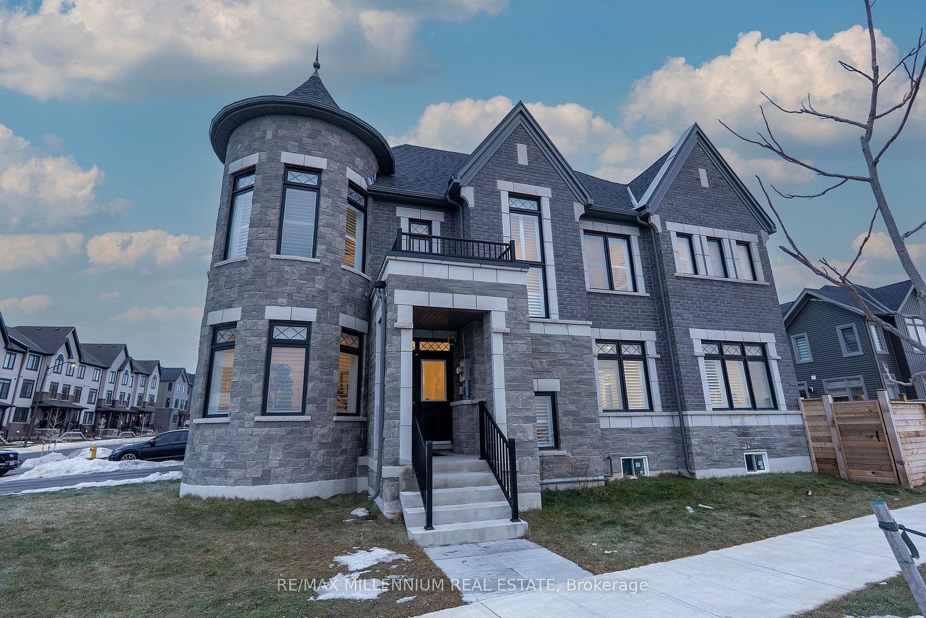 1011 Dyas Avenue, Oshawa, ON L1L 0V4