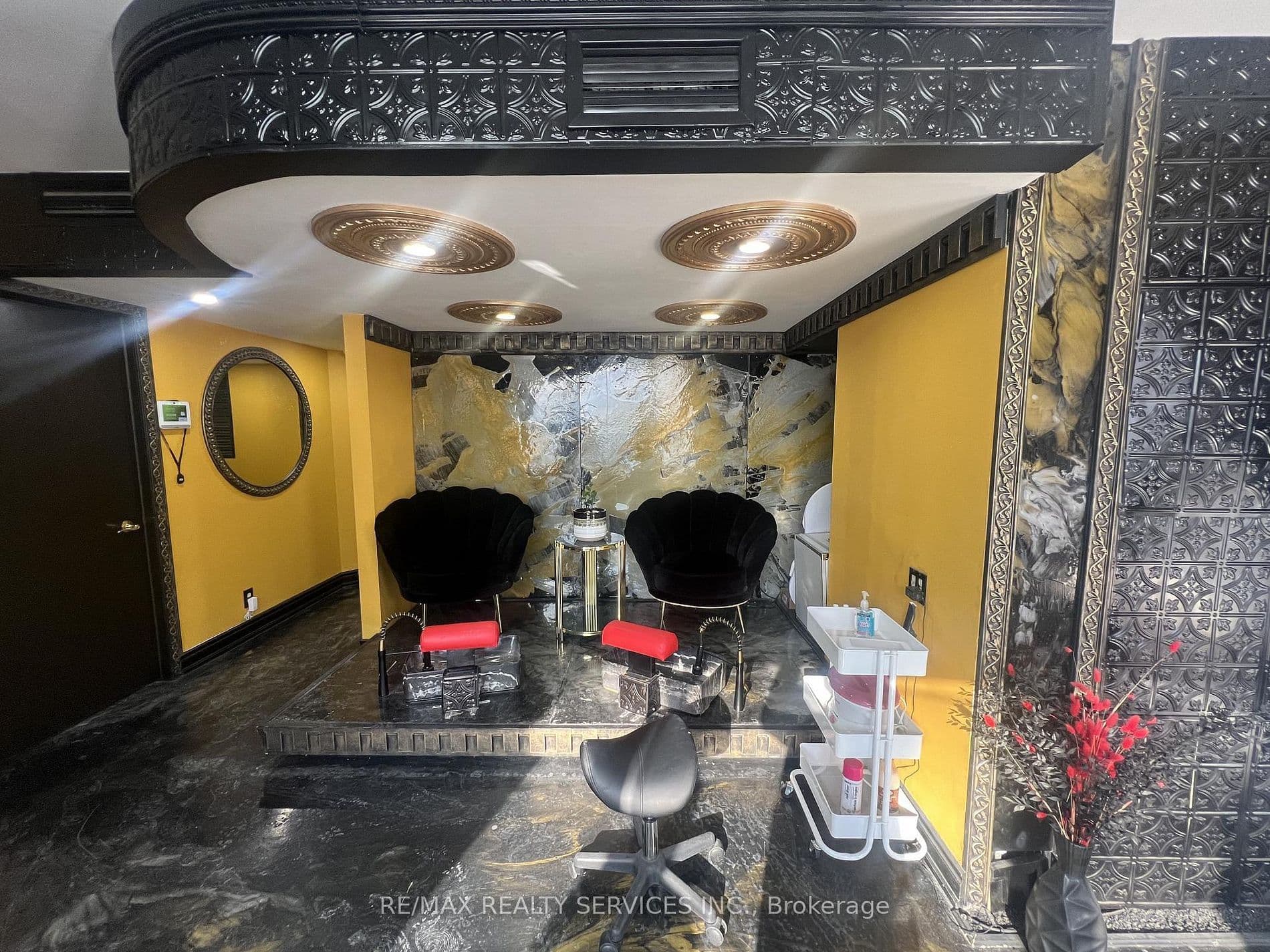 34 Berwick Avenue, Toronto C03, ON M5P 1H1