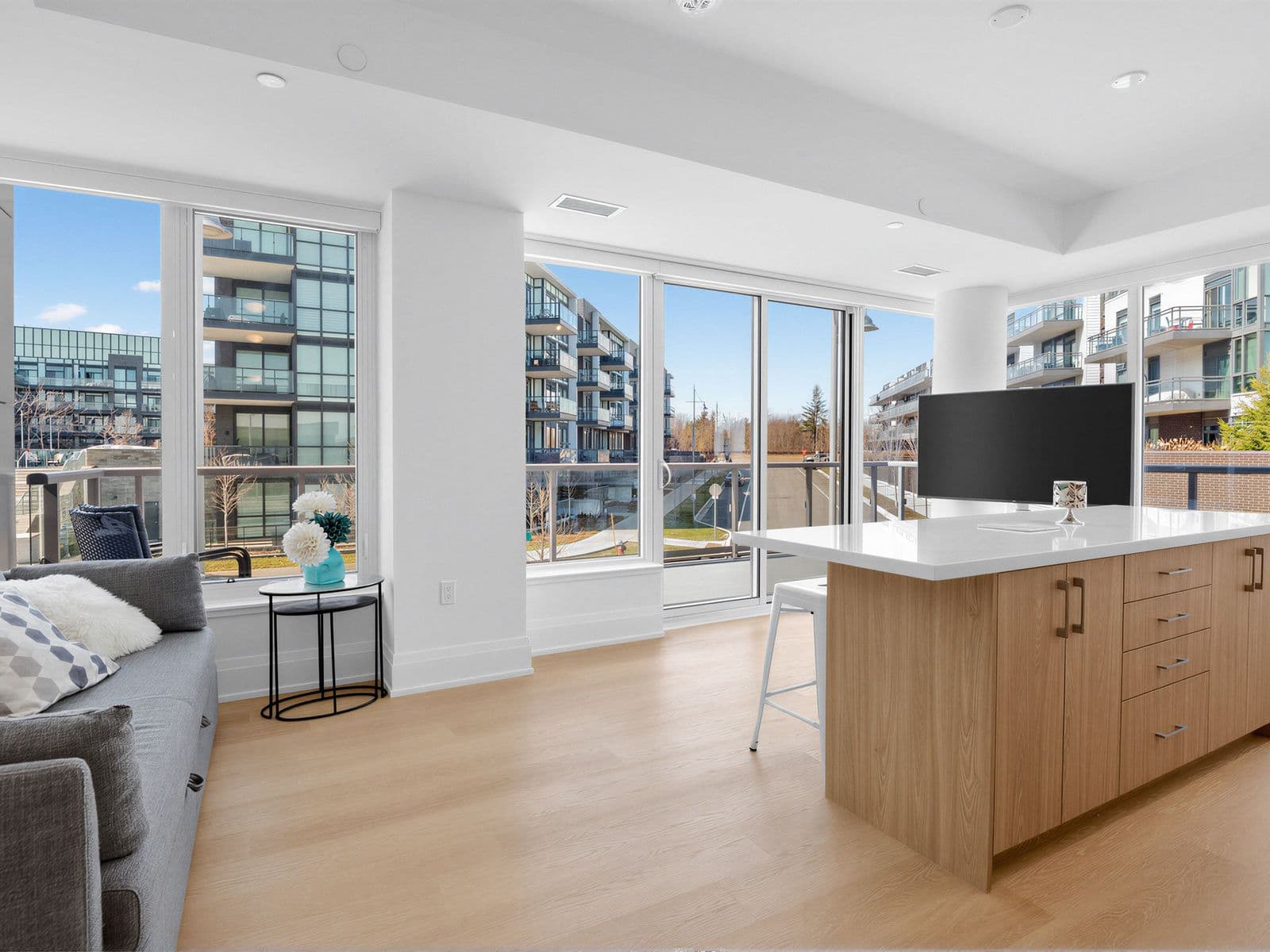 333 Sunseeker Avenue 214, Innisfil, ON L9R 0R6