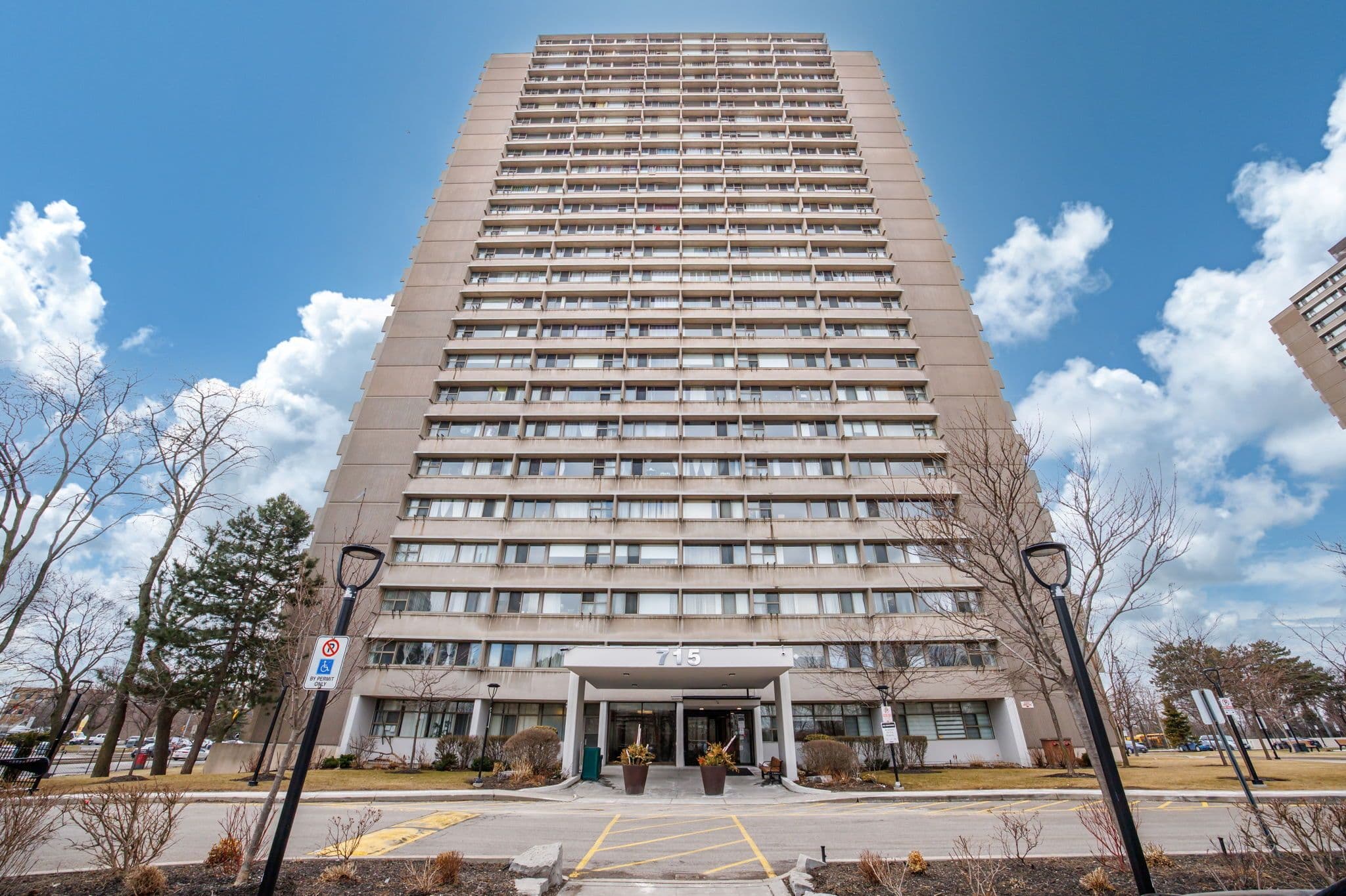 715 Don Mills Road 2204, Toronto C11, ON M3C 1S5