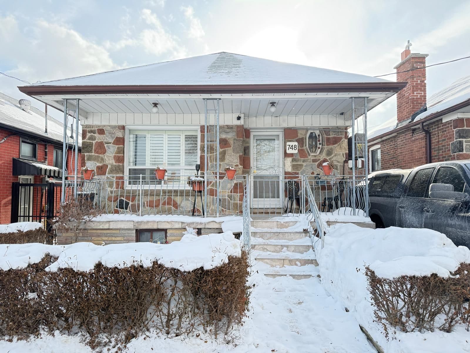 748 Vaughan Road, Toronto C03, ON M6E 2Z2