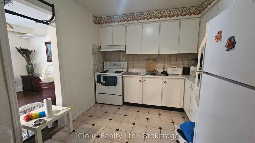 1847 LAWRENCE Avenue E ROOM 2, Toronto E04, ON M1R 2Y3