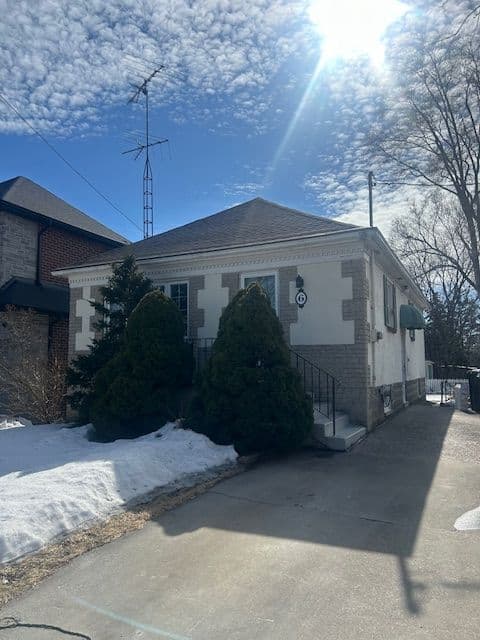 6 Hiawatha Parkway Basement, Mississauga, ON L5G 3R7