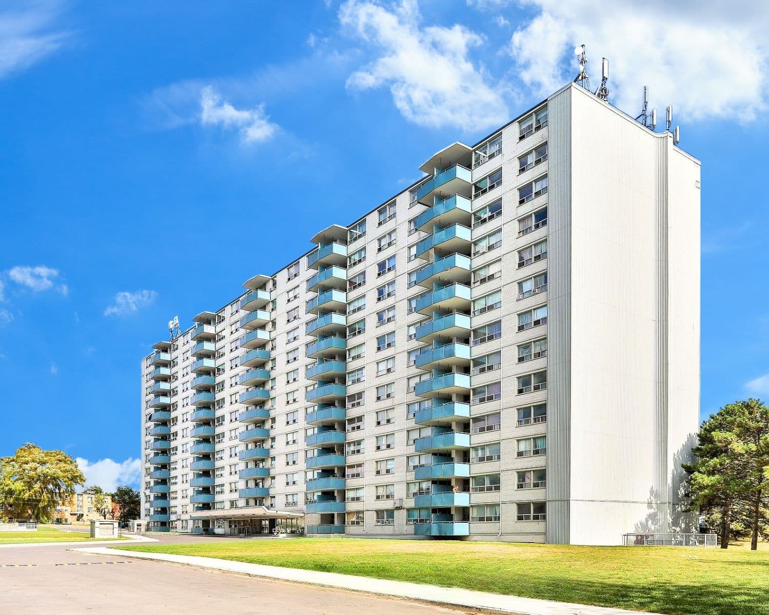 1442 Lawrence Avenue W 1010, Toronto W04, ON M6L 1B2