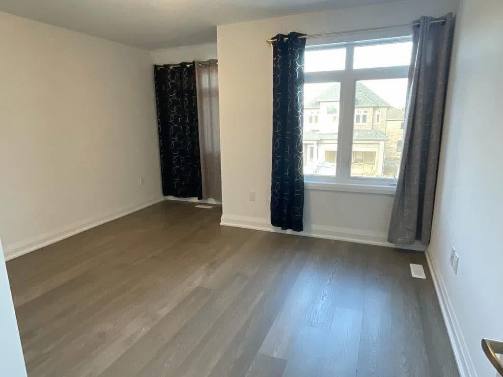 15 Barnyard Trail, Barrie, ON L9J 0Y1