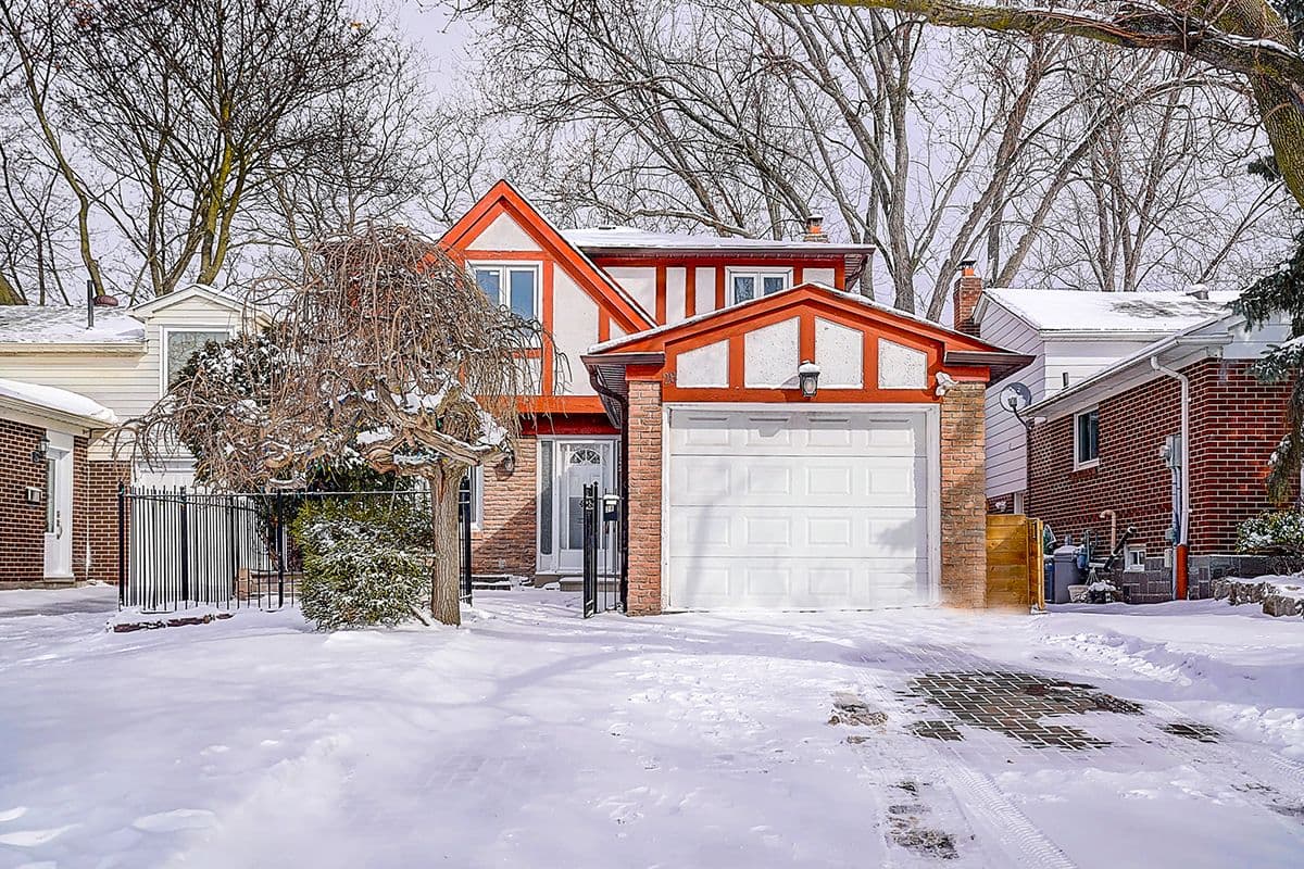 28 Holsworthy Crescent, Markham, ON L3T 4C6