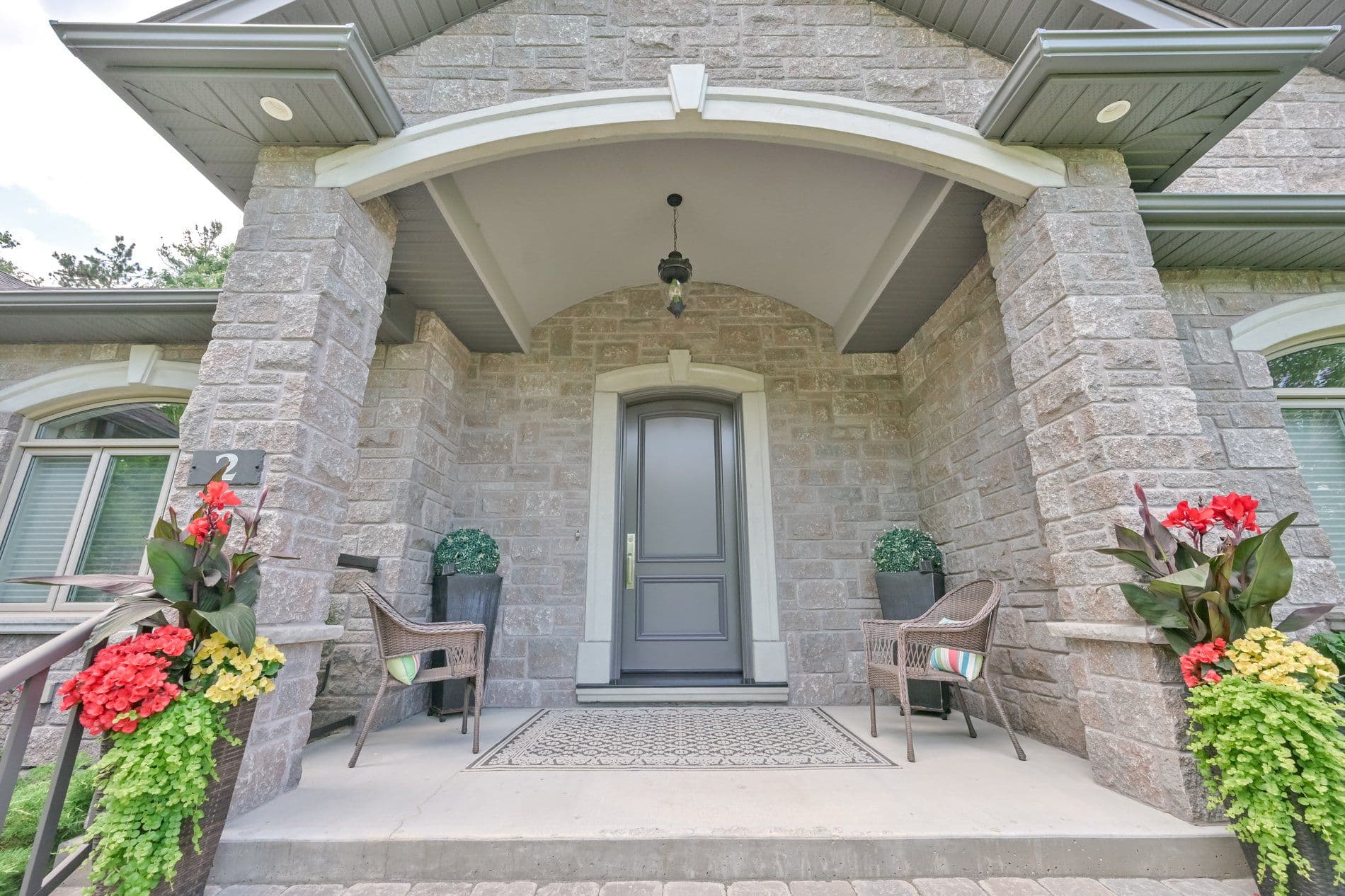 2 Hilltop Court, Springwater, ON L9X 0H5