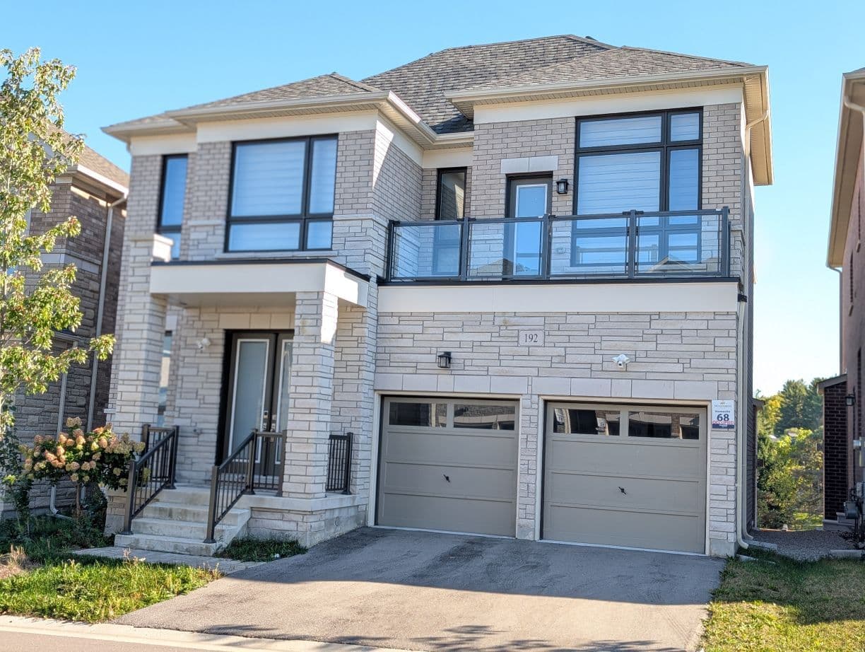 192 Sunset Vista Court, Aurora, ON L4G 3Y1