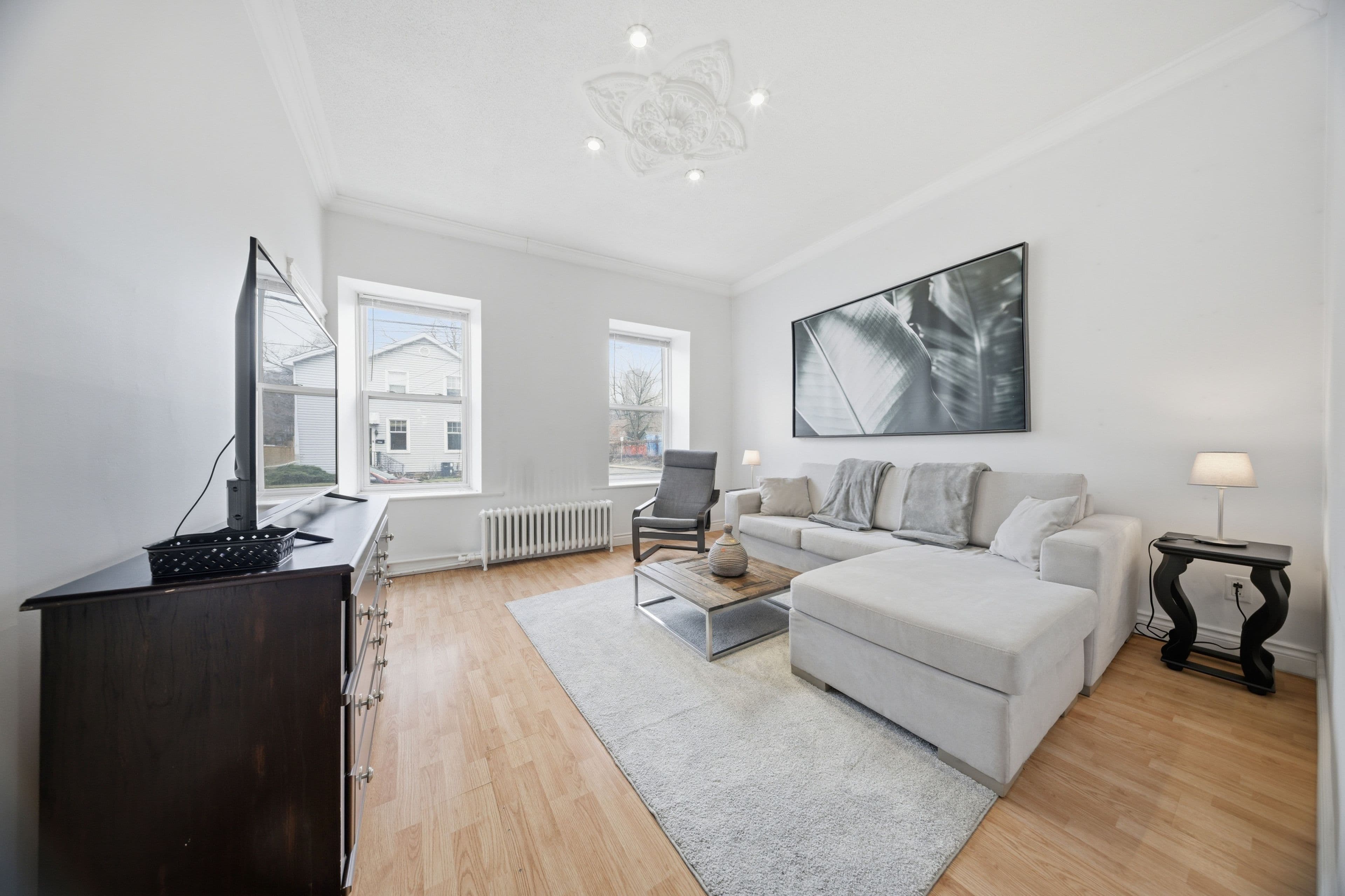 209 Hunter Street E 1, Hamilton, ON L8N 1N1