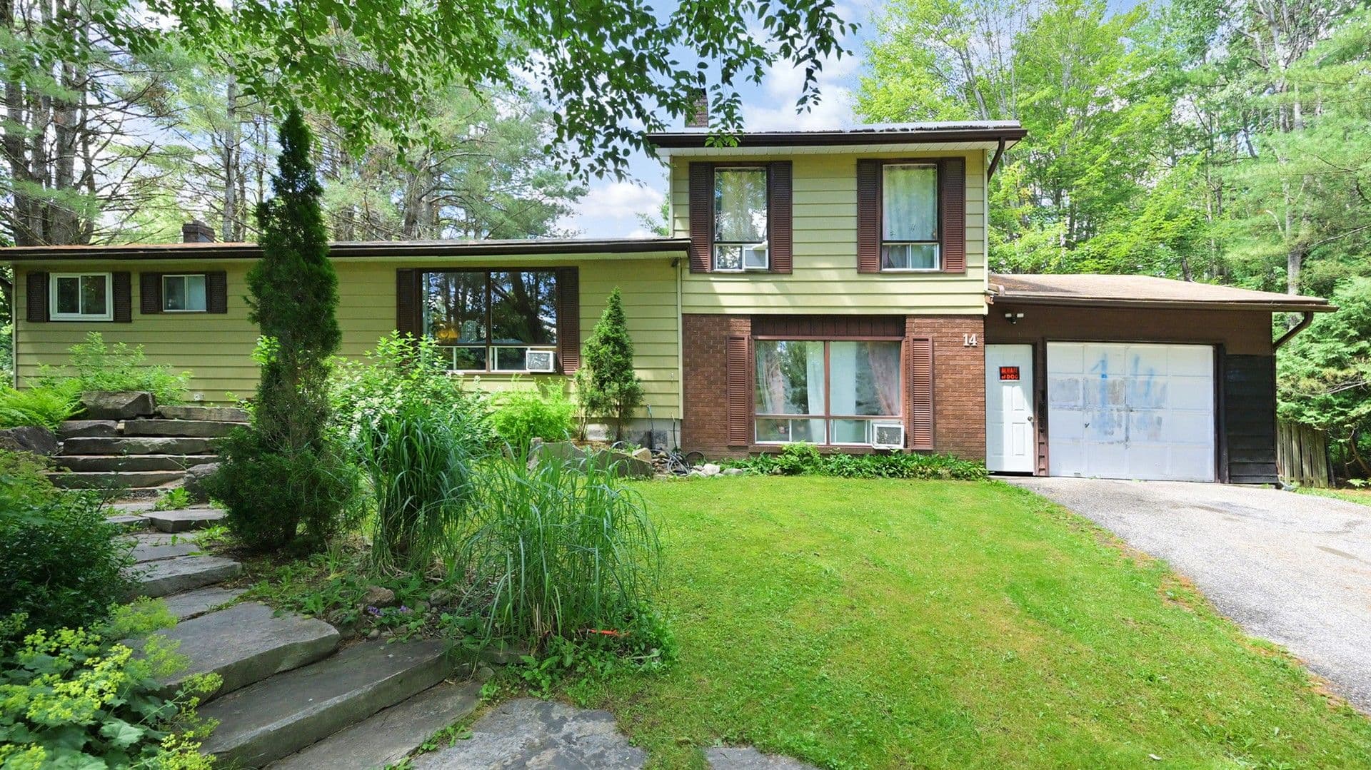 14 Sellens Avenue, Bracebridge, ON P1L 1R4