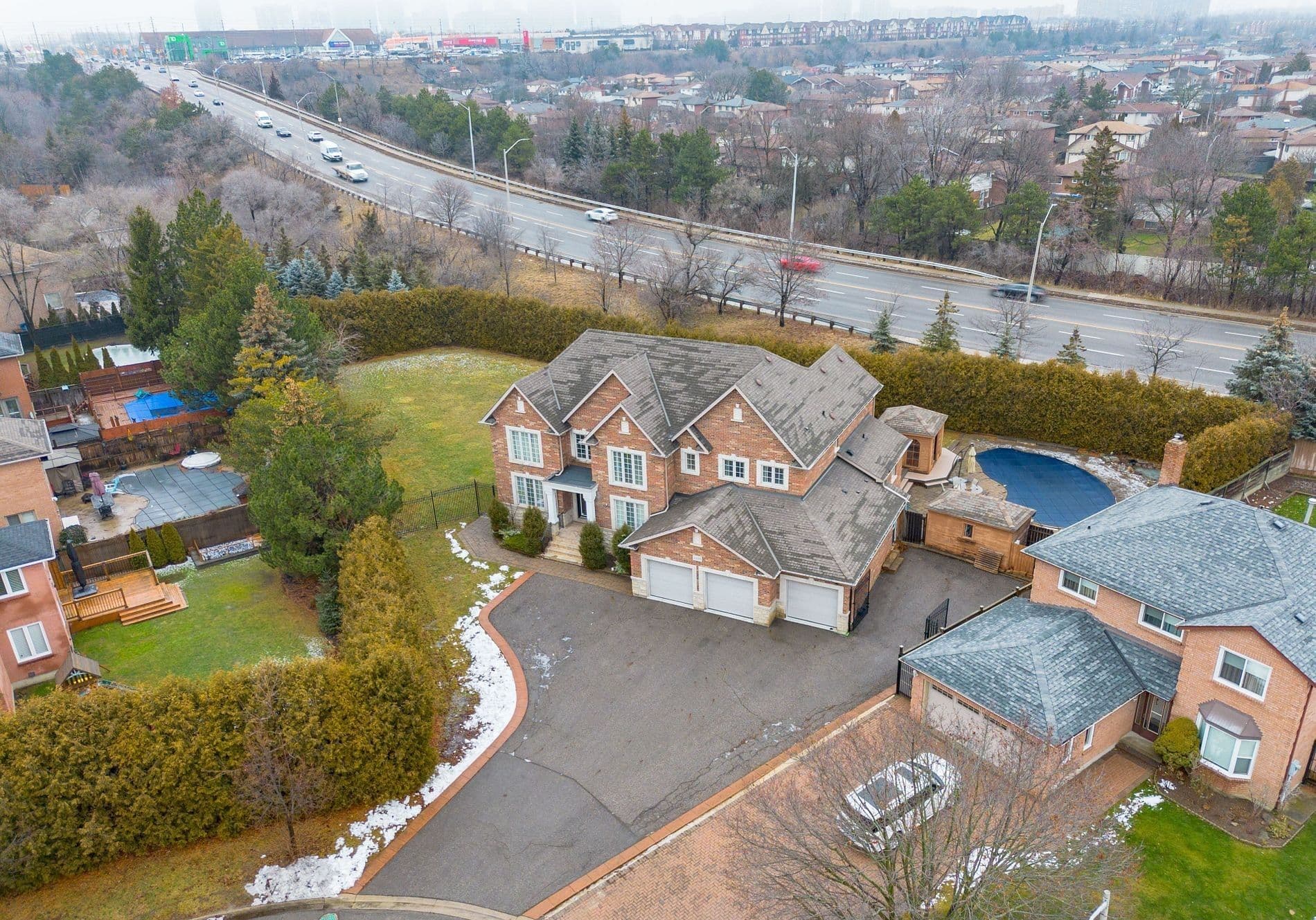 2489 Olinda Court, Mississauga, ON L5C 4P5
