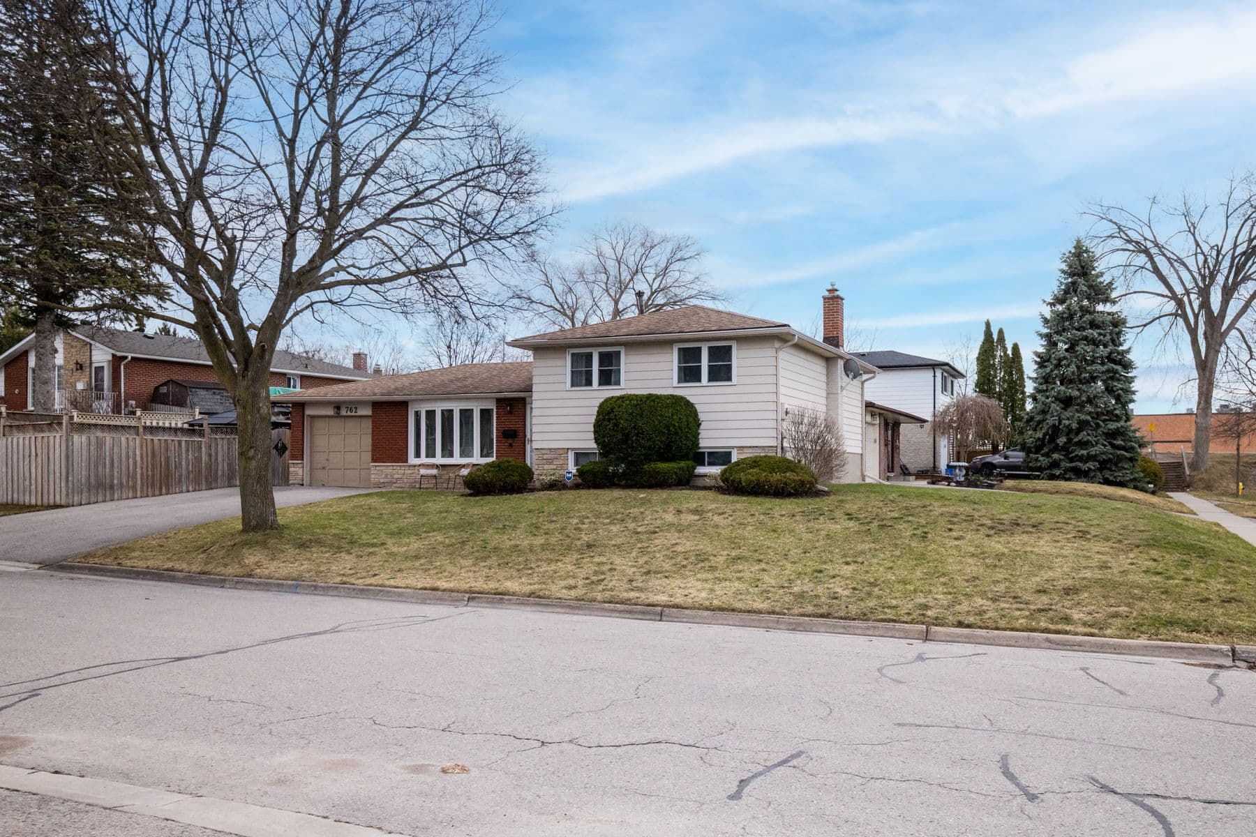 762 Clifton Drive, Oshawa, ON L1G 2Z1