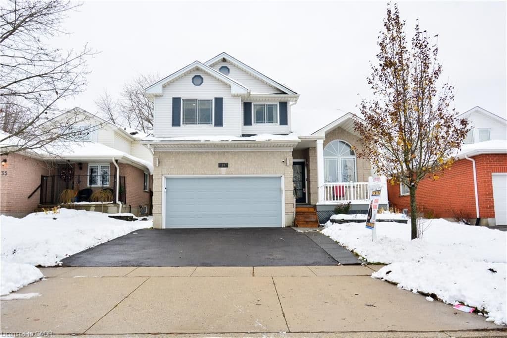 39 Endeavour Drive, Cambridge, ON N3C 4C4