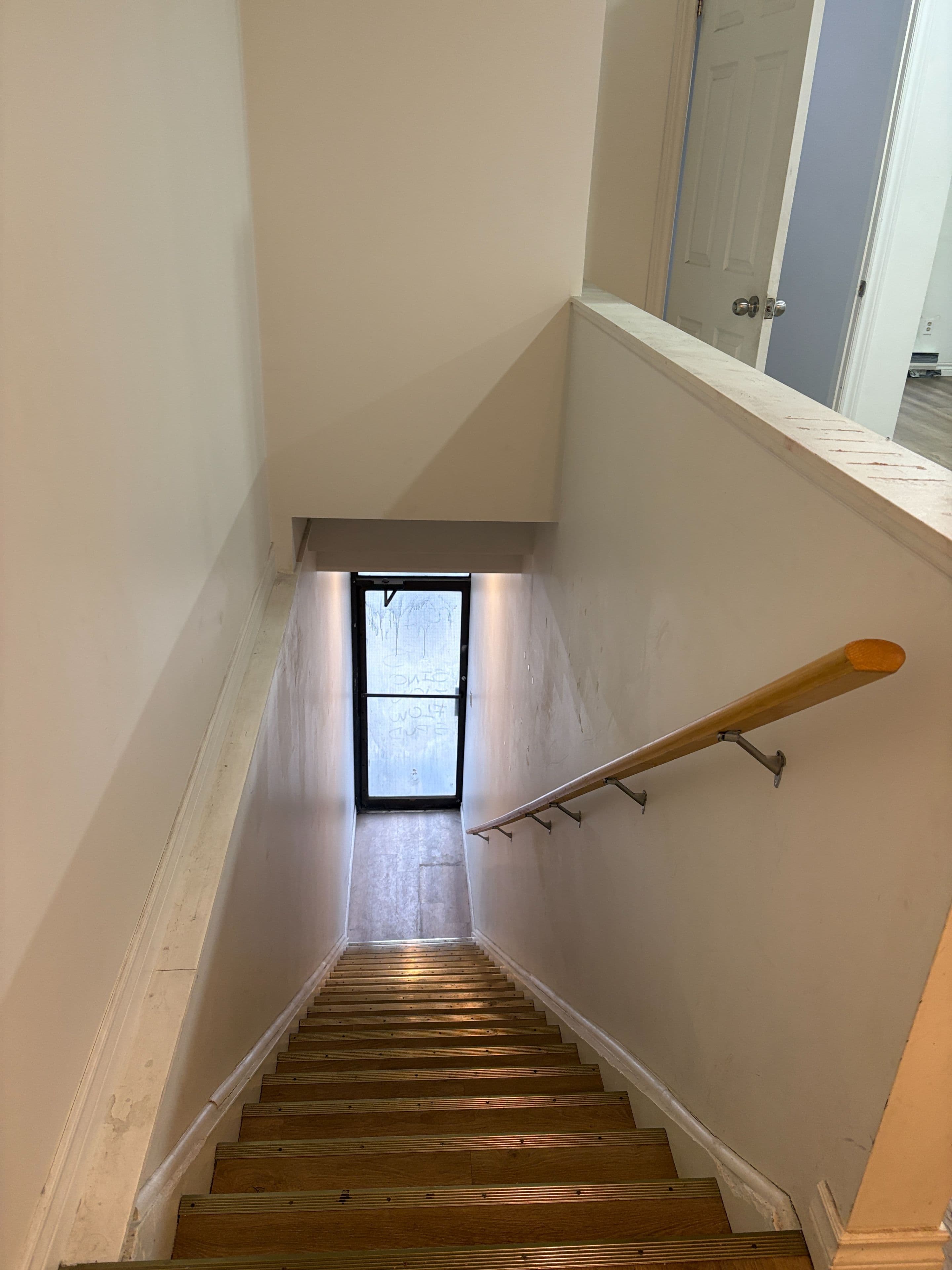 422 Queen St W Street Upper Unit, Toronto C01, ON M8V 2A7