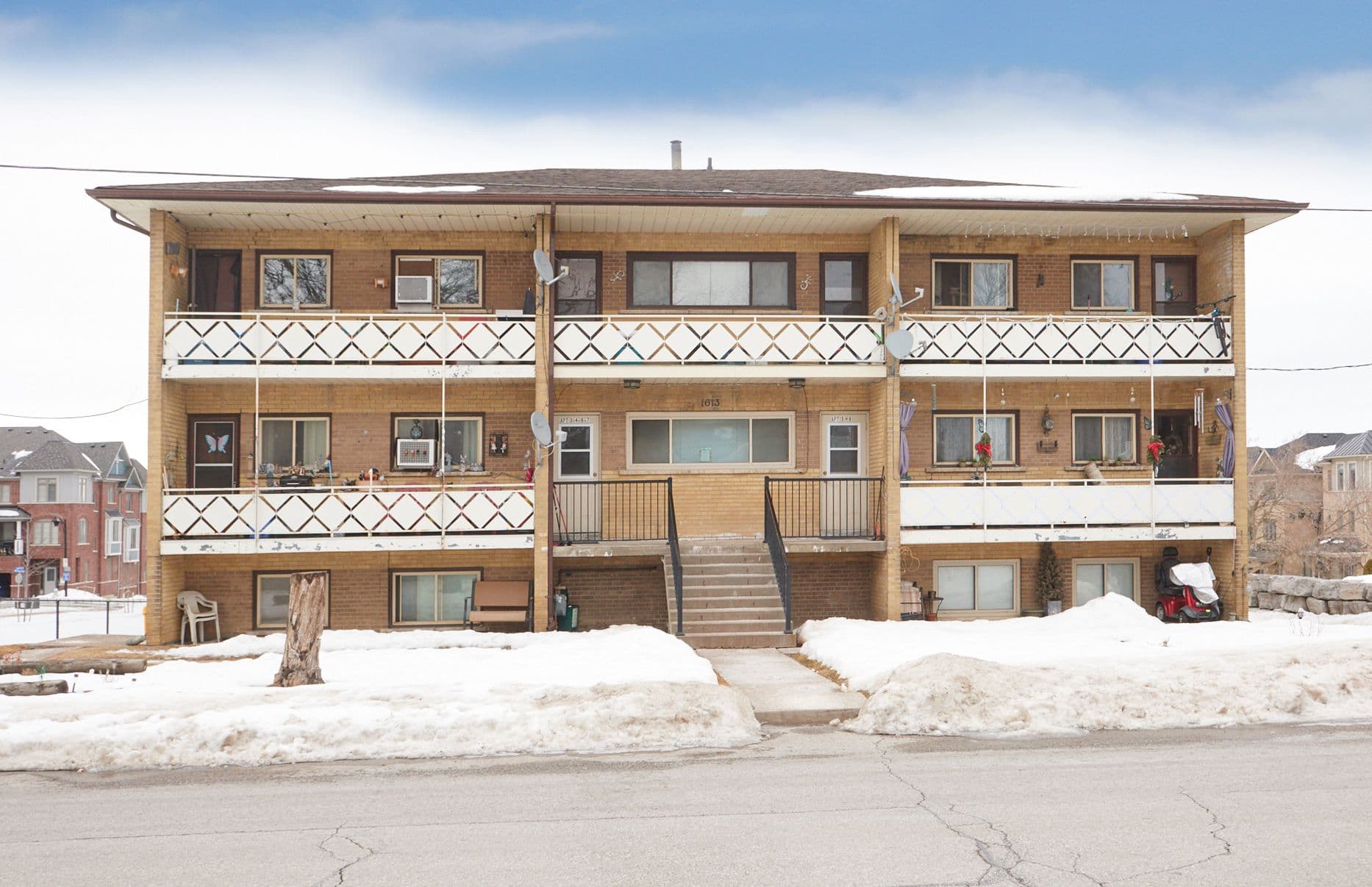 1613 Dufferin Street, Whitby, ON L1N 1B3