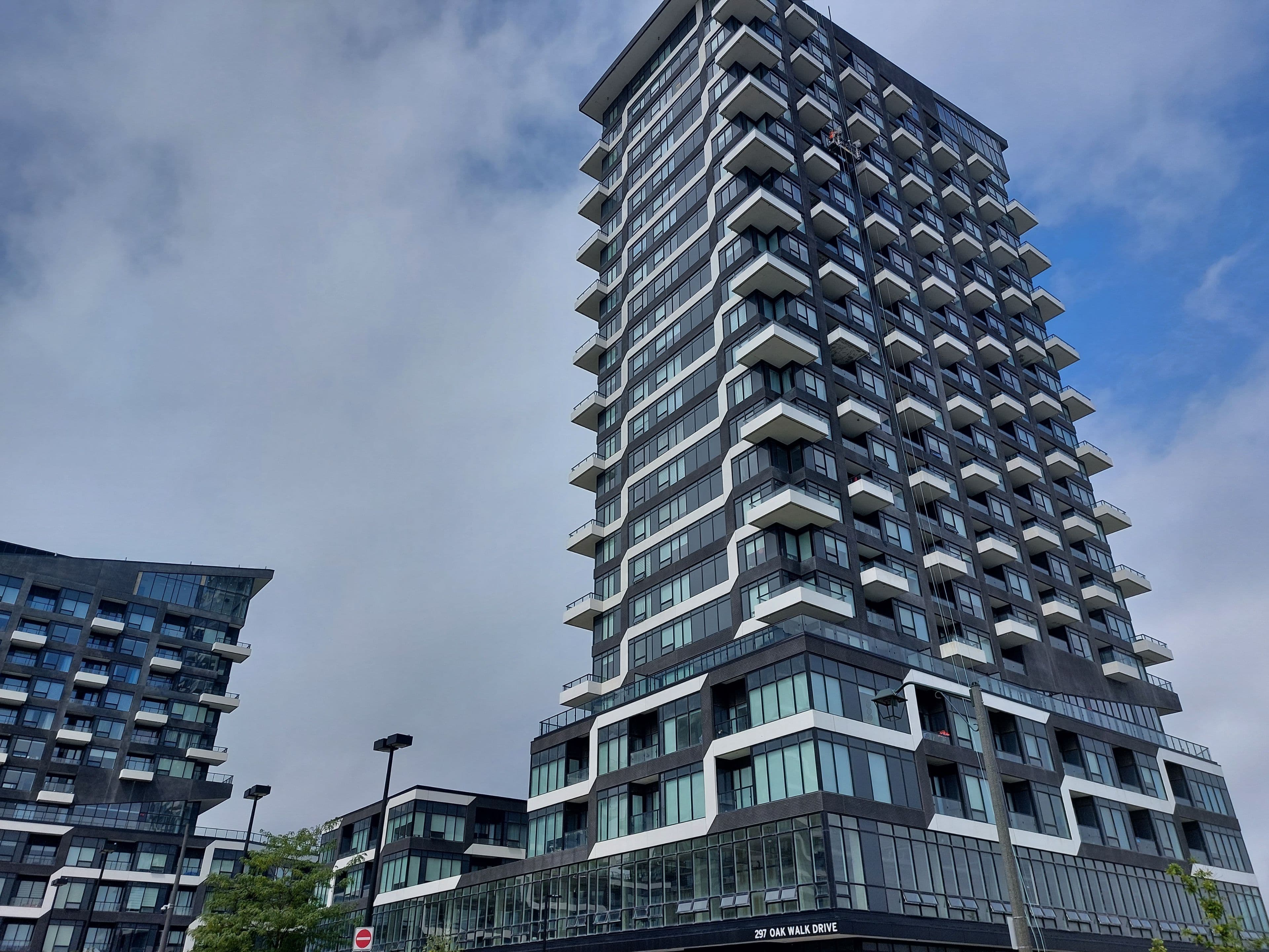 297 Oak Walk Drive 706, Oakville, ON L6H 6Z3