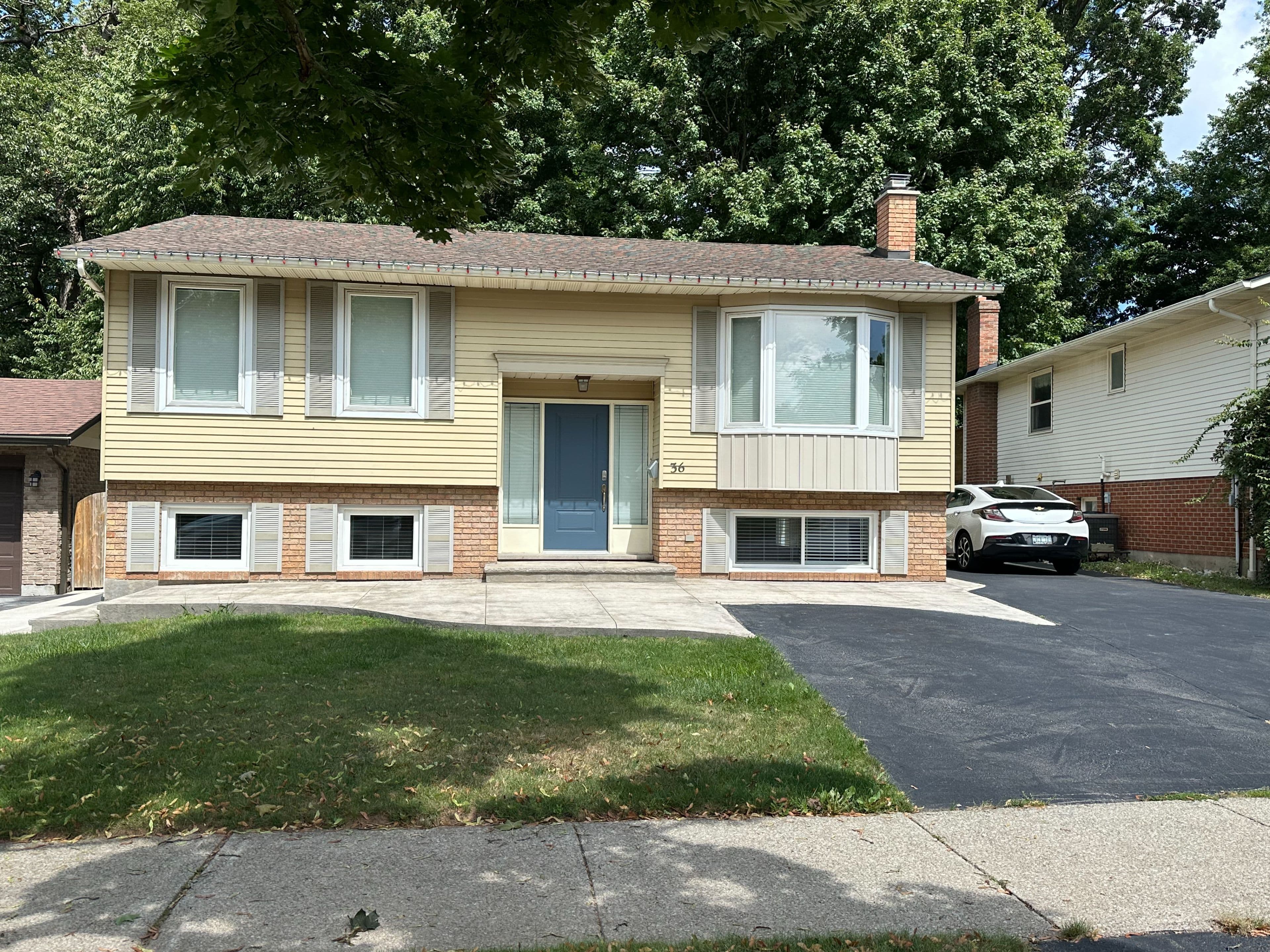 36 Inglewood Court B, Grimsby, ON L3M 4S2