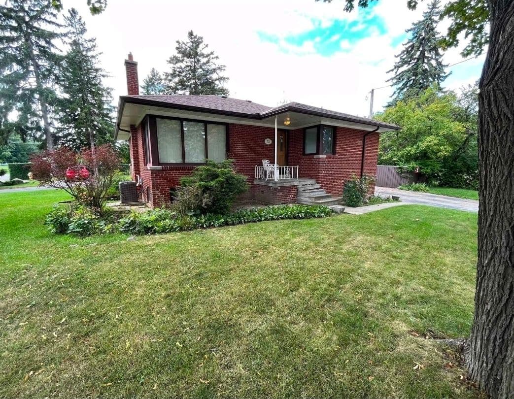 72 Lloyd Manor Road, Toronto W08, ON M9B 5J3