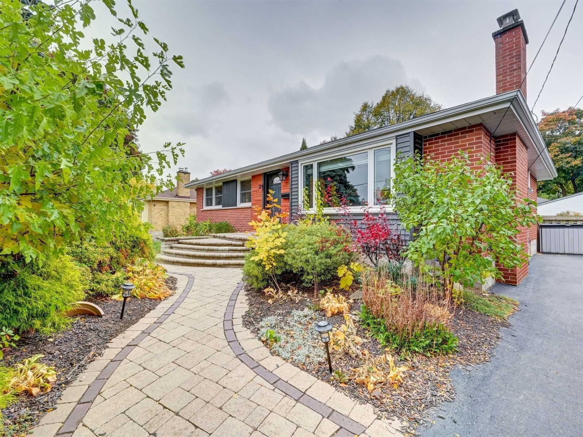 414 Dorchester Crescent, Burlington, ON L7T 2X4