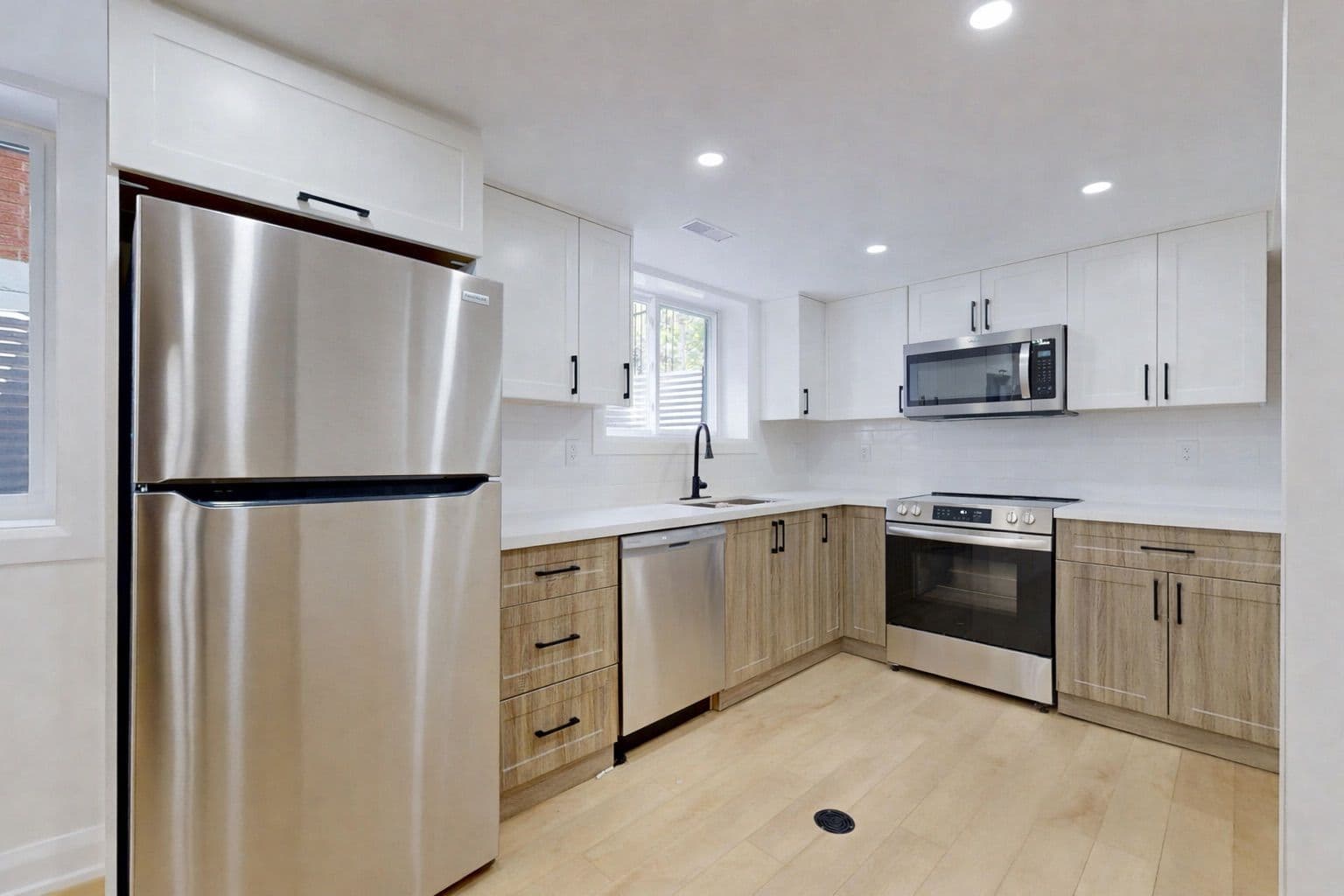 59 Elkwood Court LOWER, Hamilton, ON L9C 2T5