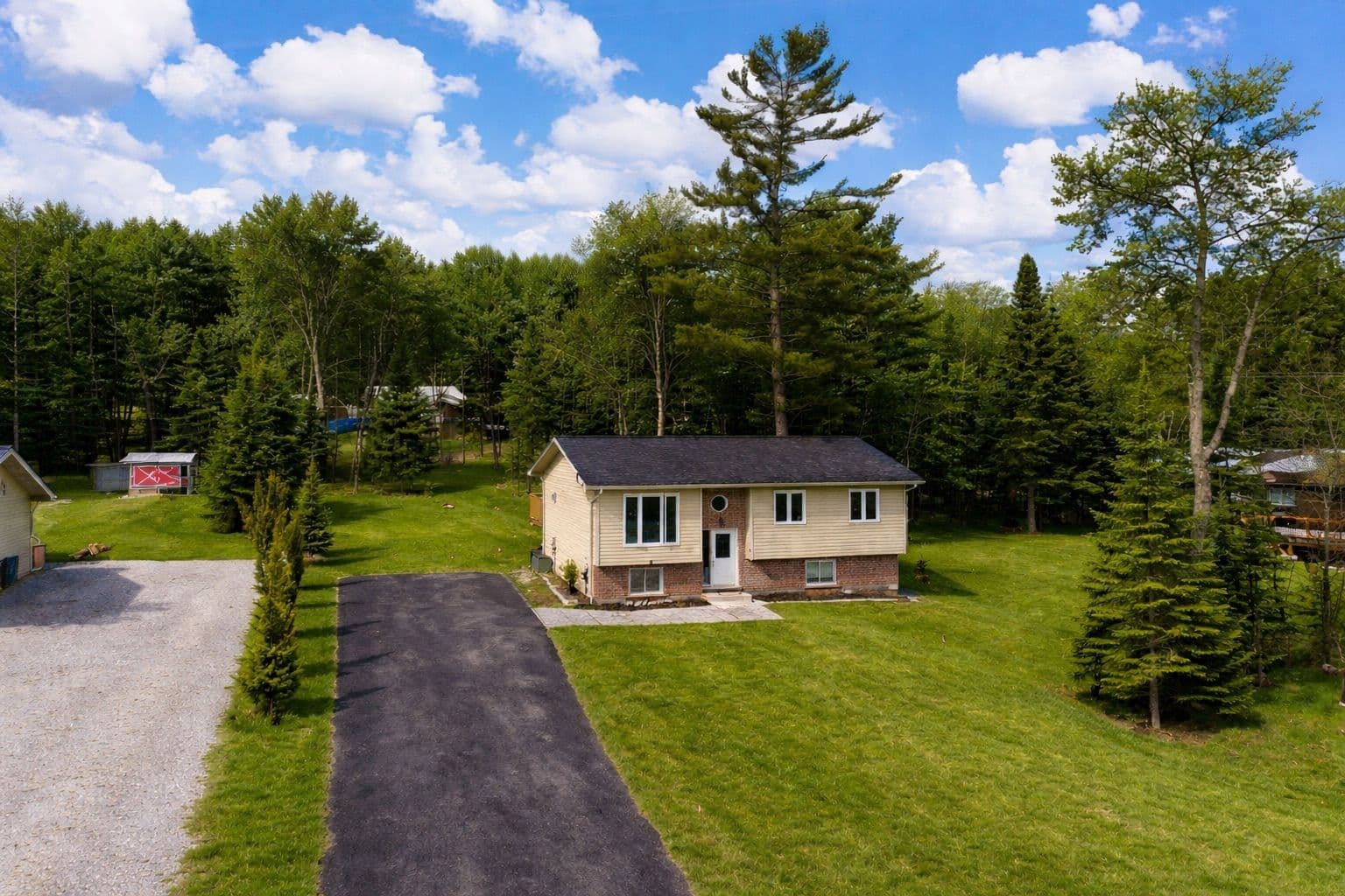 1036 Post Road, Bracebridge, ON P1L 1W9