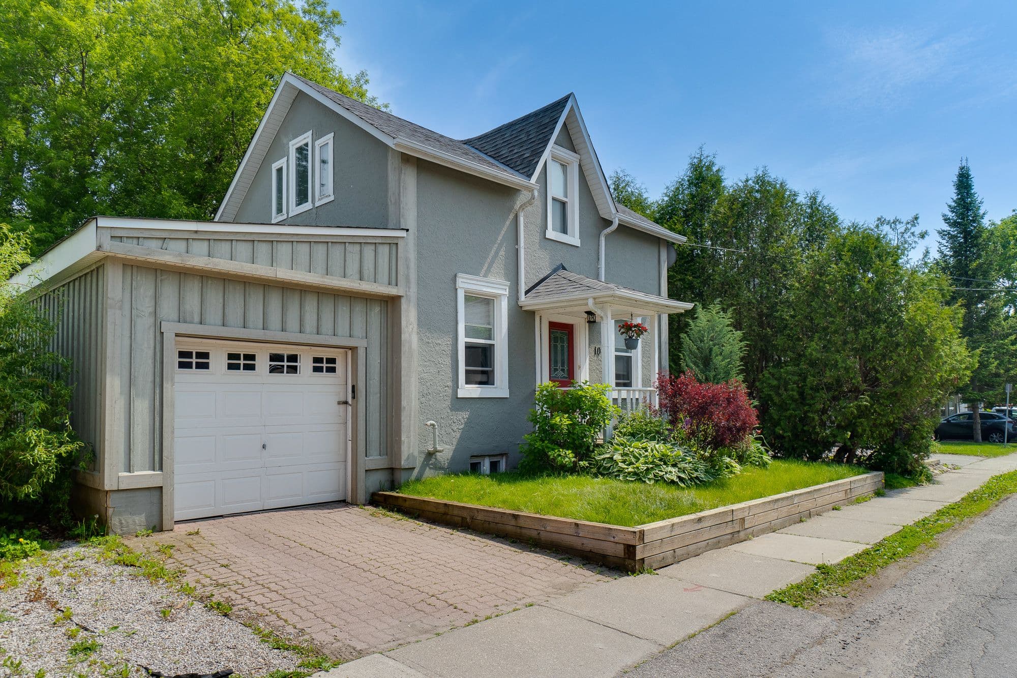 10 Knox Street, Halton Hills, ON L7J 1C7