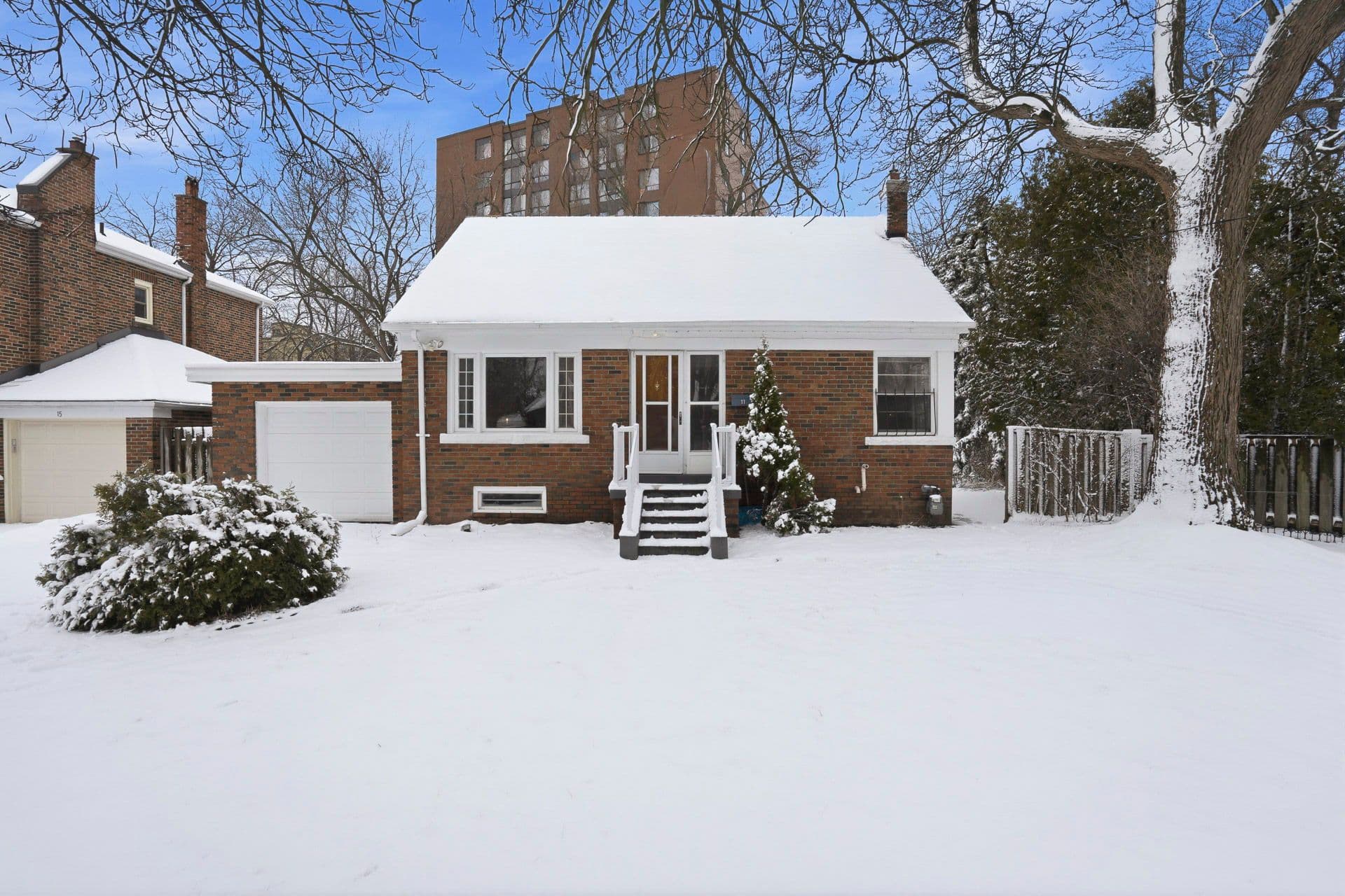 11 Innisdale Drive, Toronto E04, ON M1R 1C4