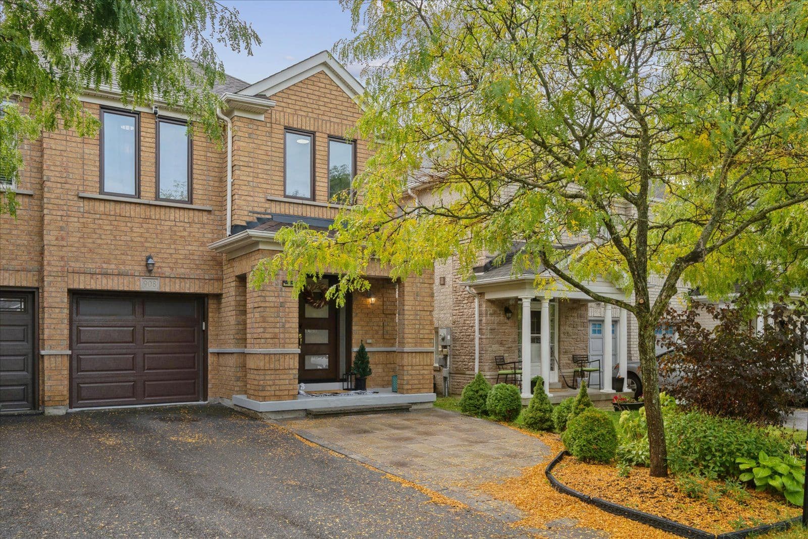 908 Oaktree Crescent, Newmarket, ON L3X 2Z1