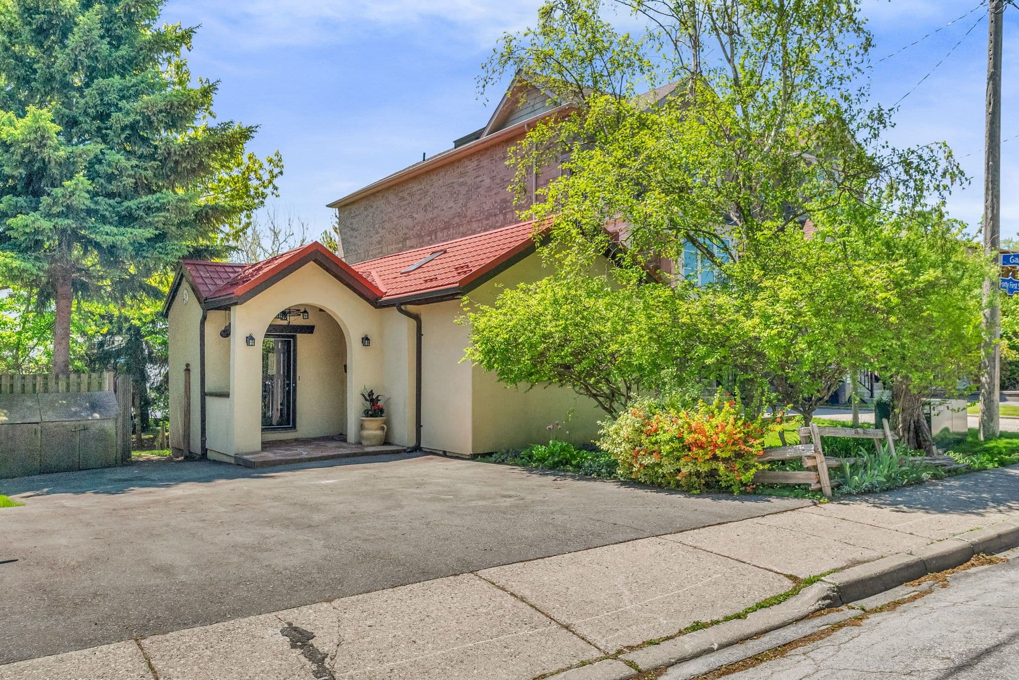 42 Forty First Street, Toronto W06, ON M8W 3N6