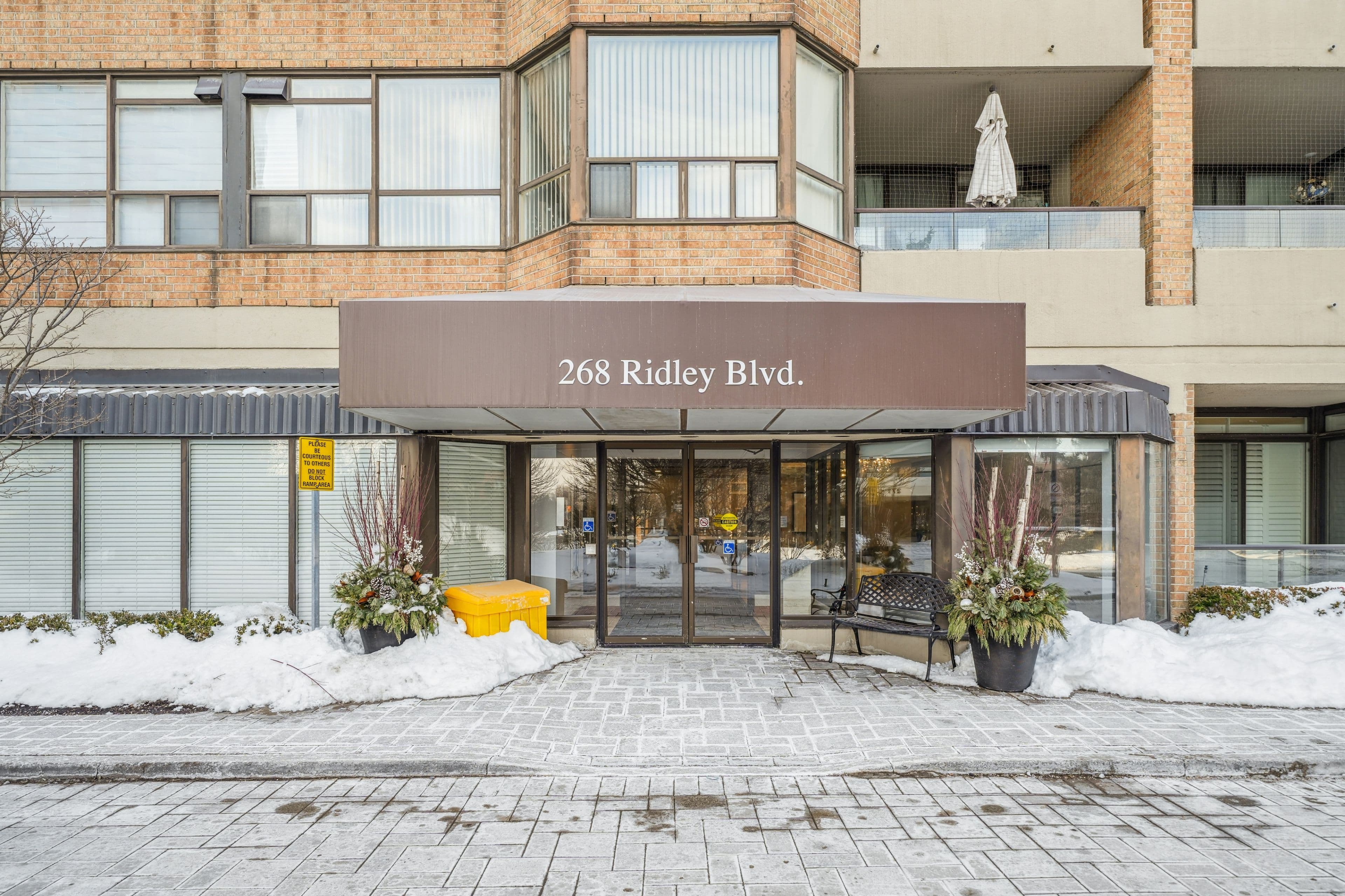 268 Ridley Boulevard 1716, Toronto C04, ON M5M 4N3