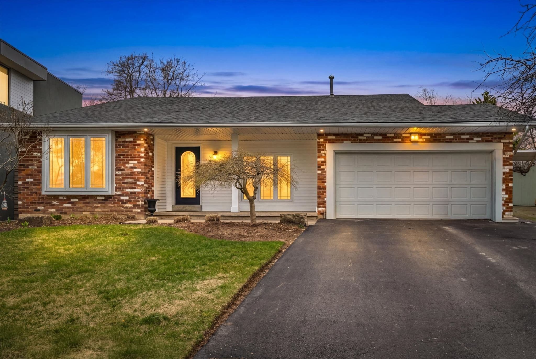 2414 Upton Court, Oakville, ON L6L 5E4