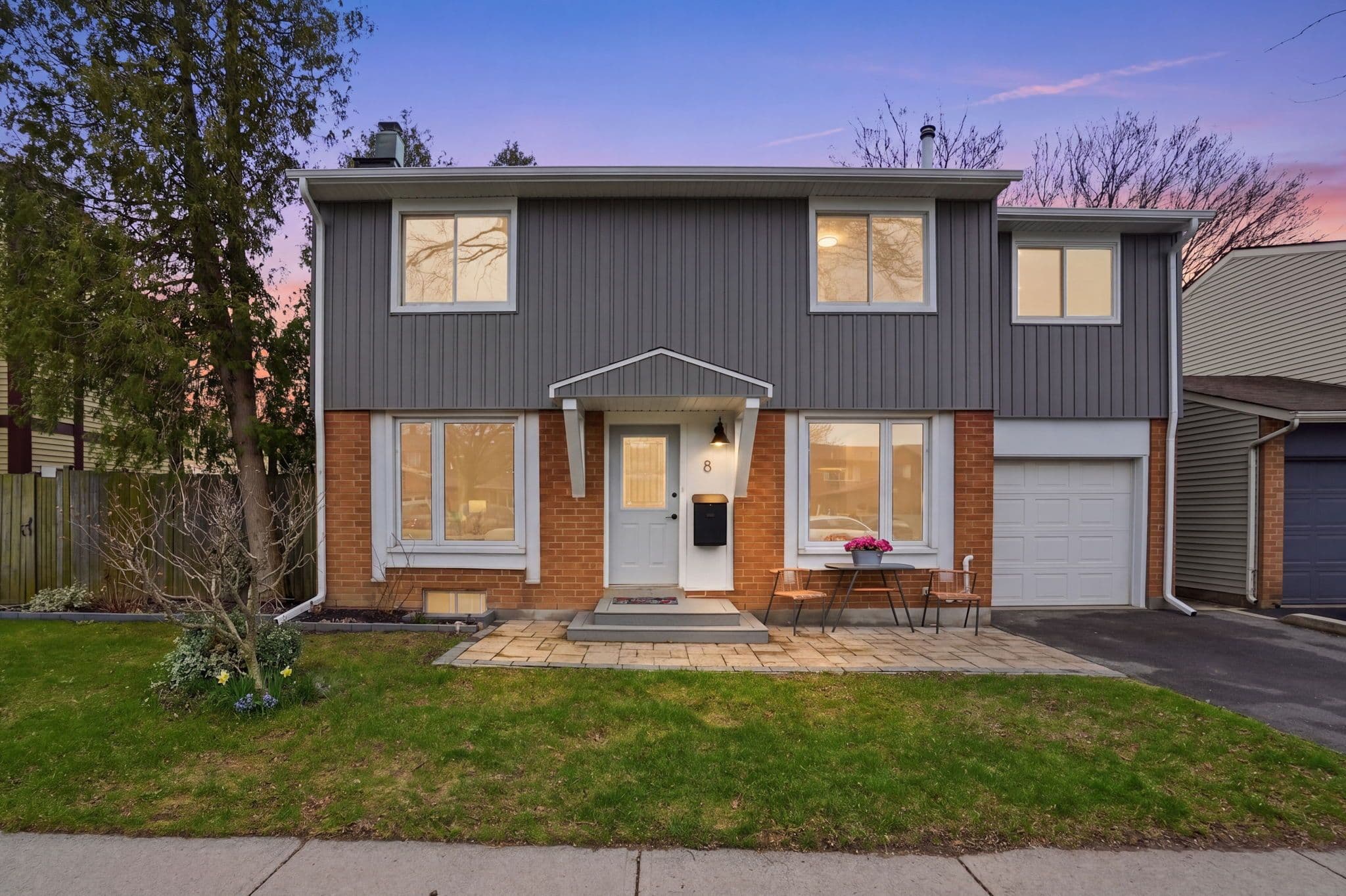 8 Chudleigh Street, Hamilton, ON L9H 7E4