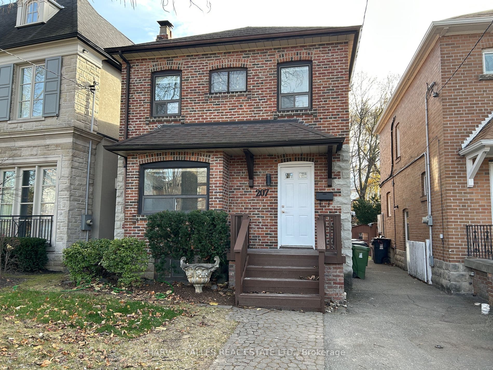 207 Old Orchard Grove, Toronto C04, ON M5M 2E6
