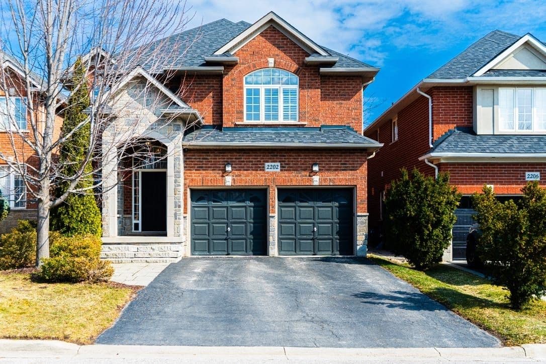 2202 Brookhaven Crescent, Oakville, ON L6M 5B8