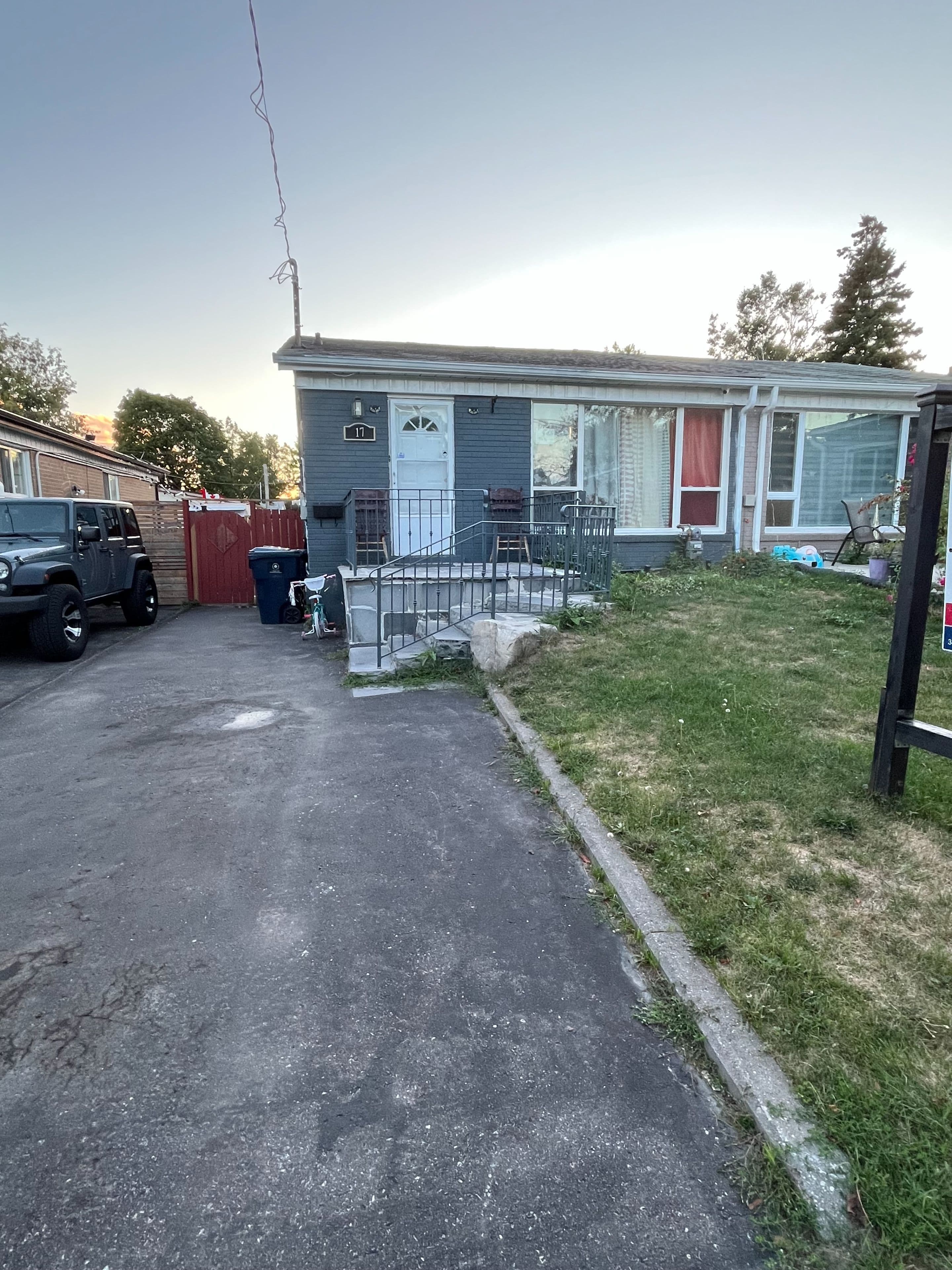 17 Huddleston Court, Toronto E04, ON M1L 4L1