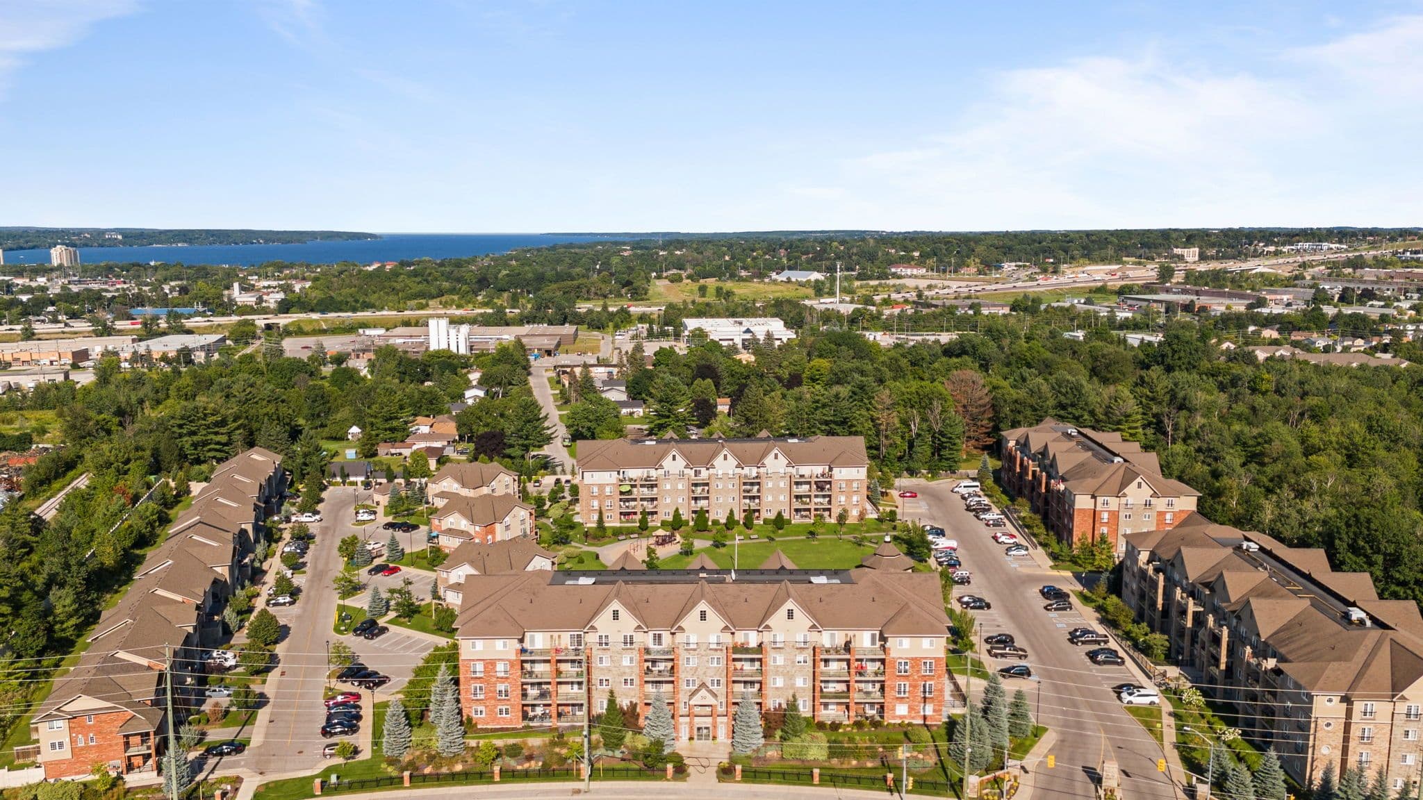 39 Ferndale Drive S 106, Barrie, ON L4N 5T5