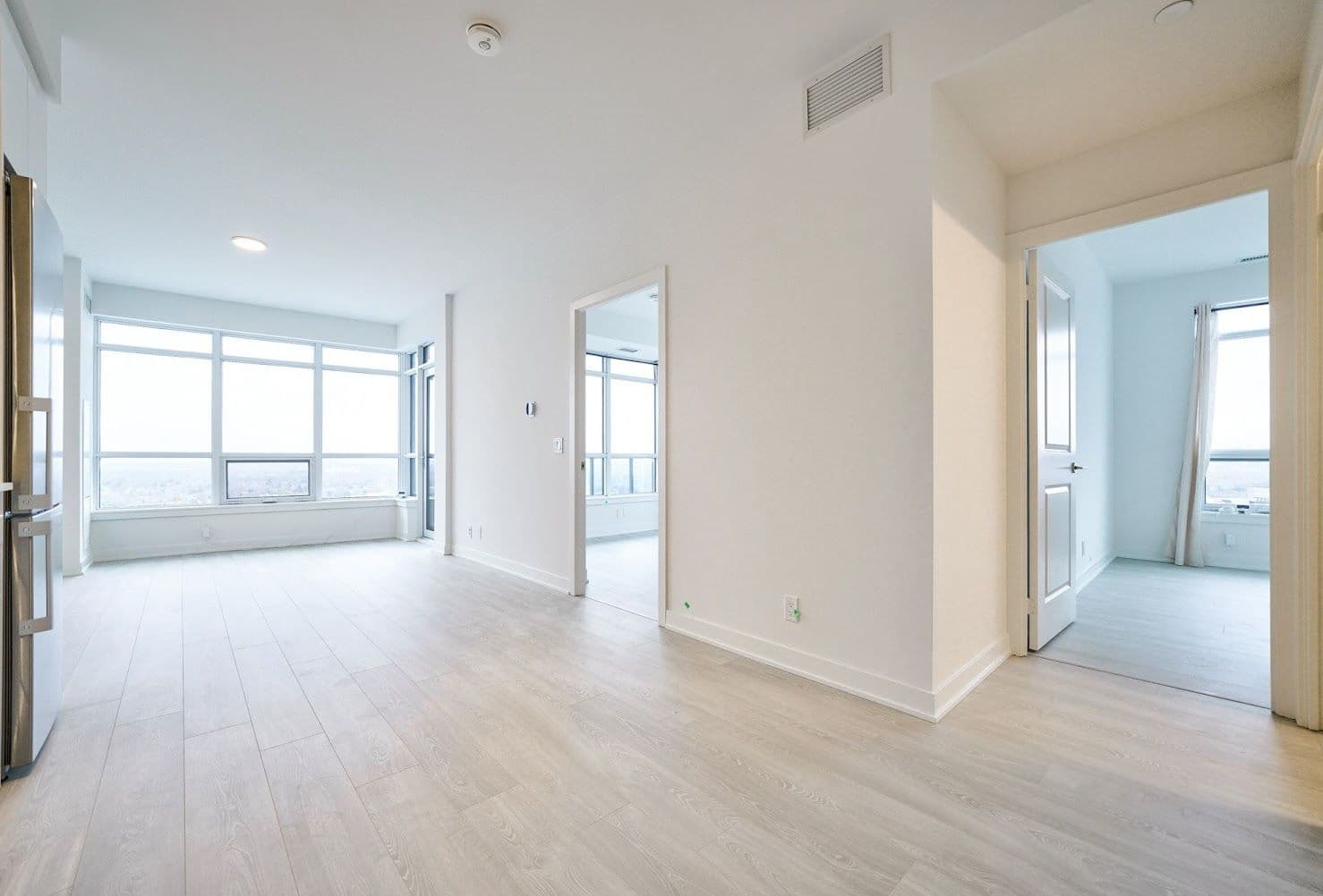 50 Upper Mall Way 1811B, Vaughan, ON L4J 0L8