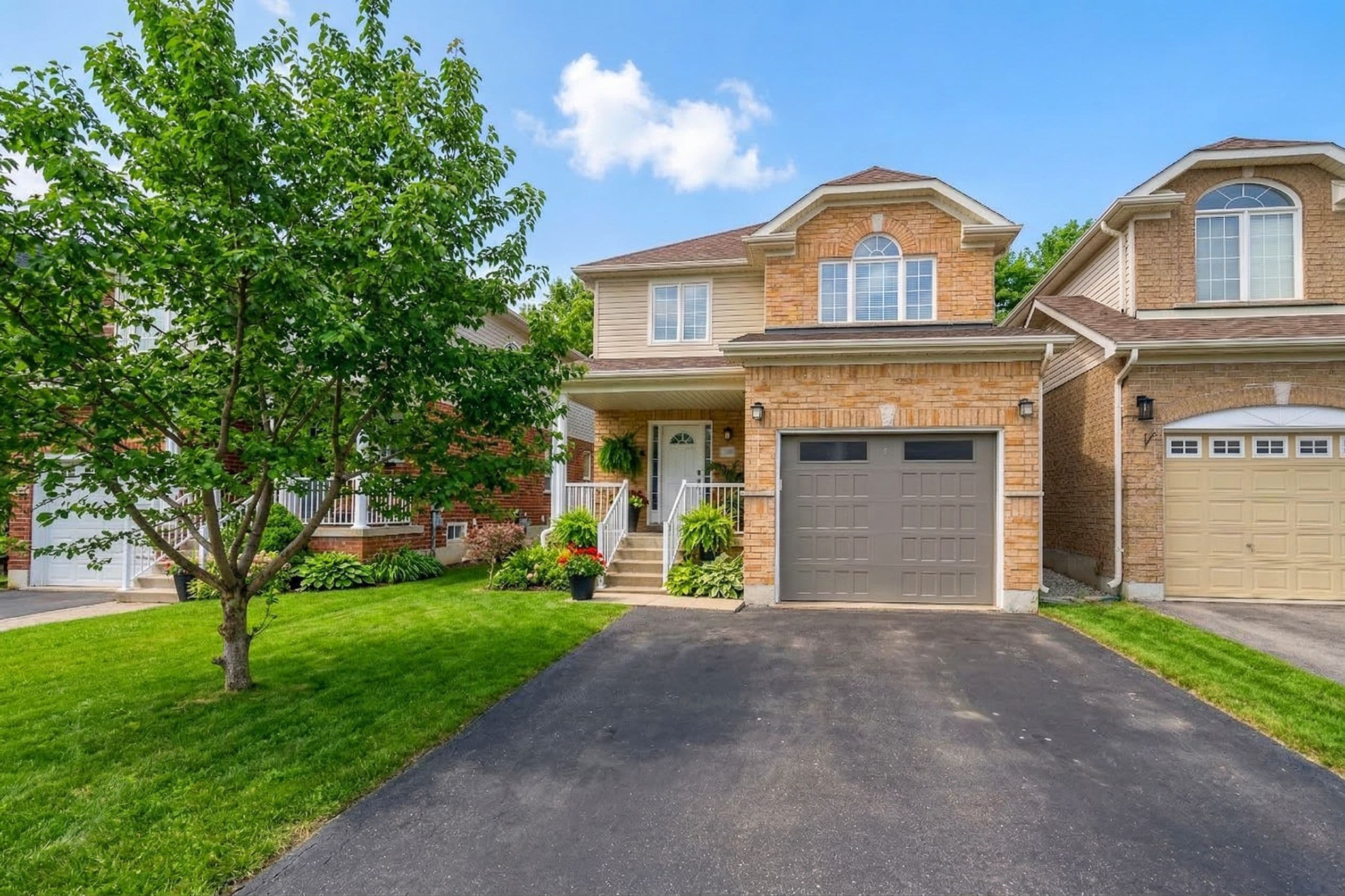 18 Duval Street, Clarington, ON L1E 0B1
