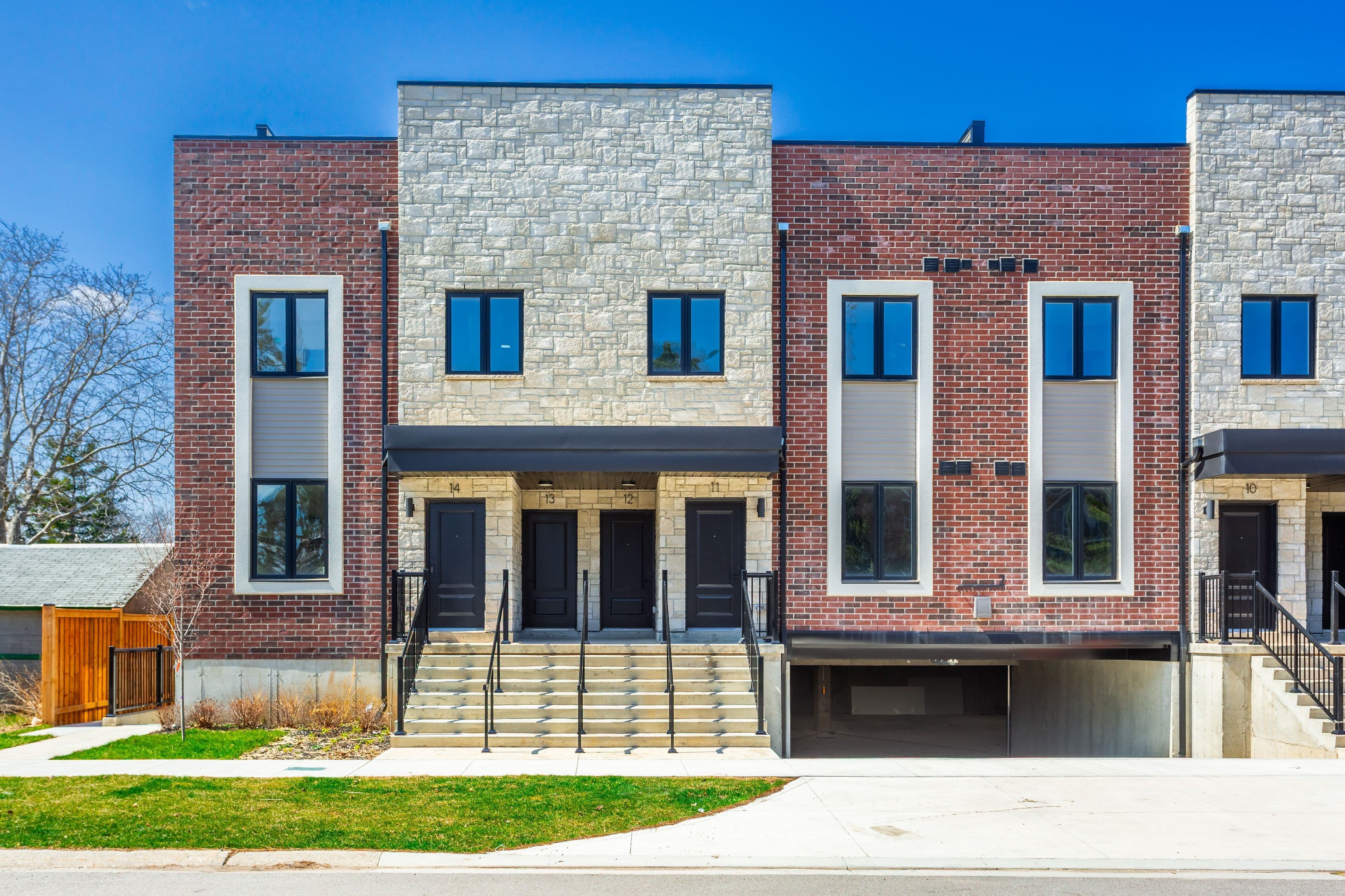 2 Slessor Boulevard 12, Grimsby, ON L3M 5J4