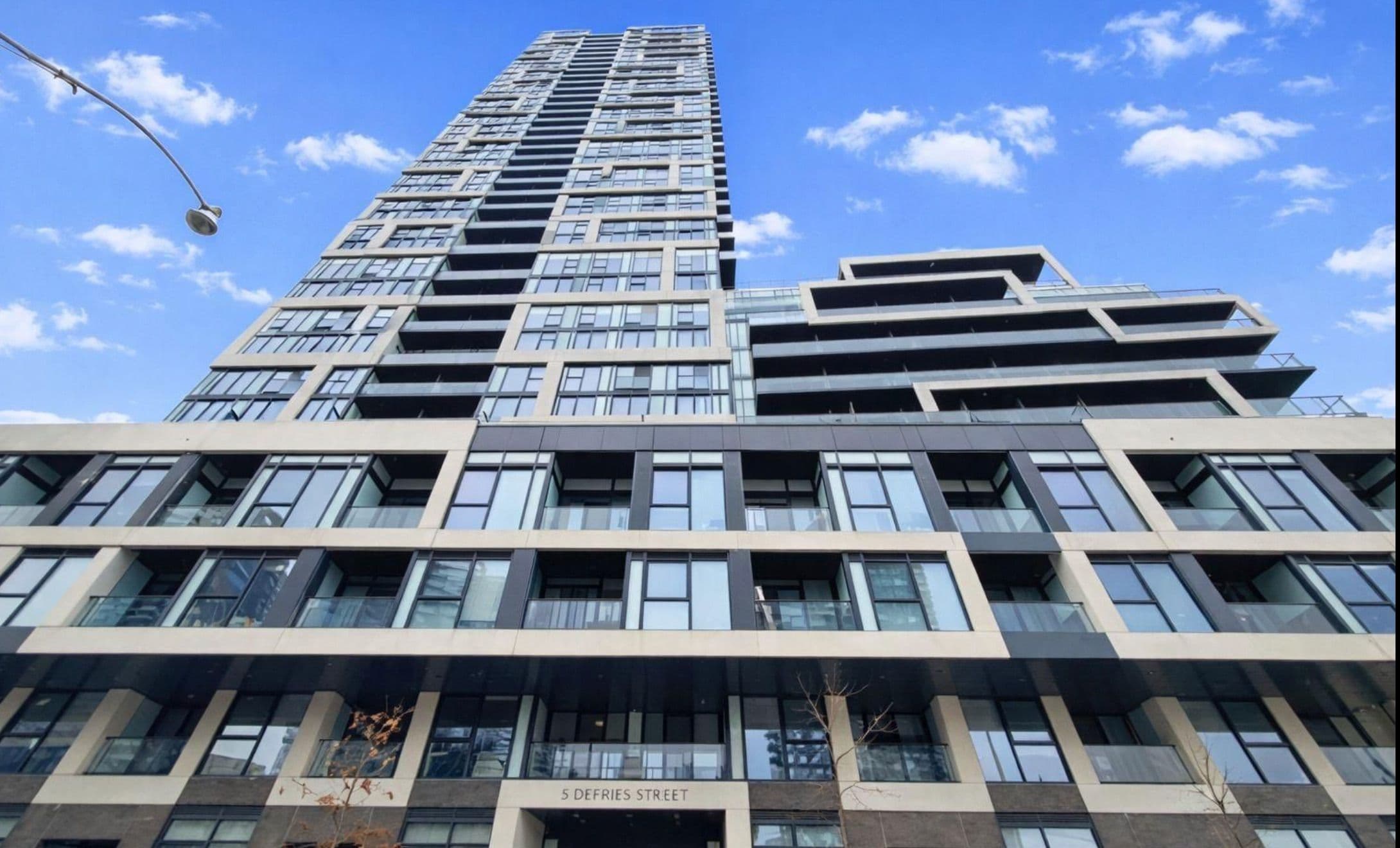 5 DEFRIES Street 1511, Toronto C08, ON M5A 3R4