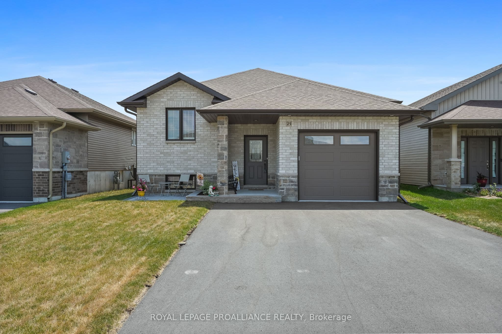 25 Cedar Park Crescent, Quinte West, ON K8V 0J1